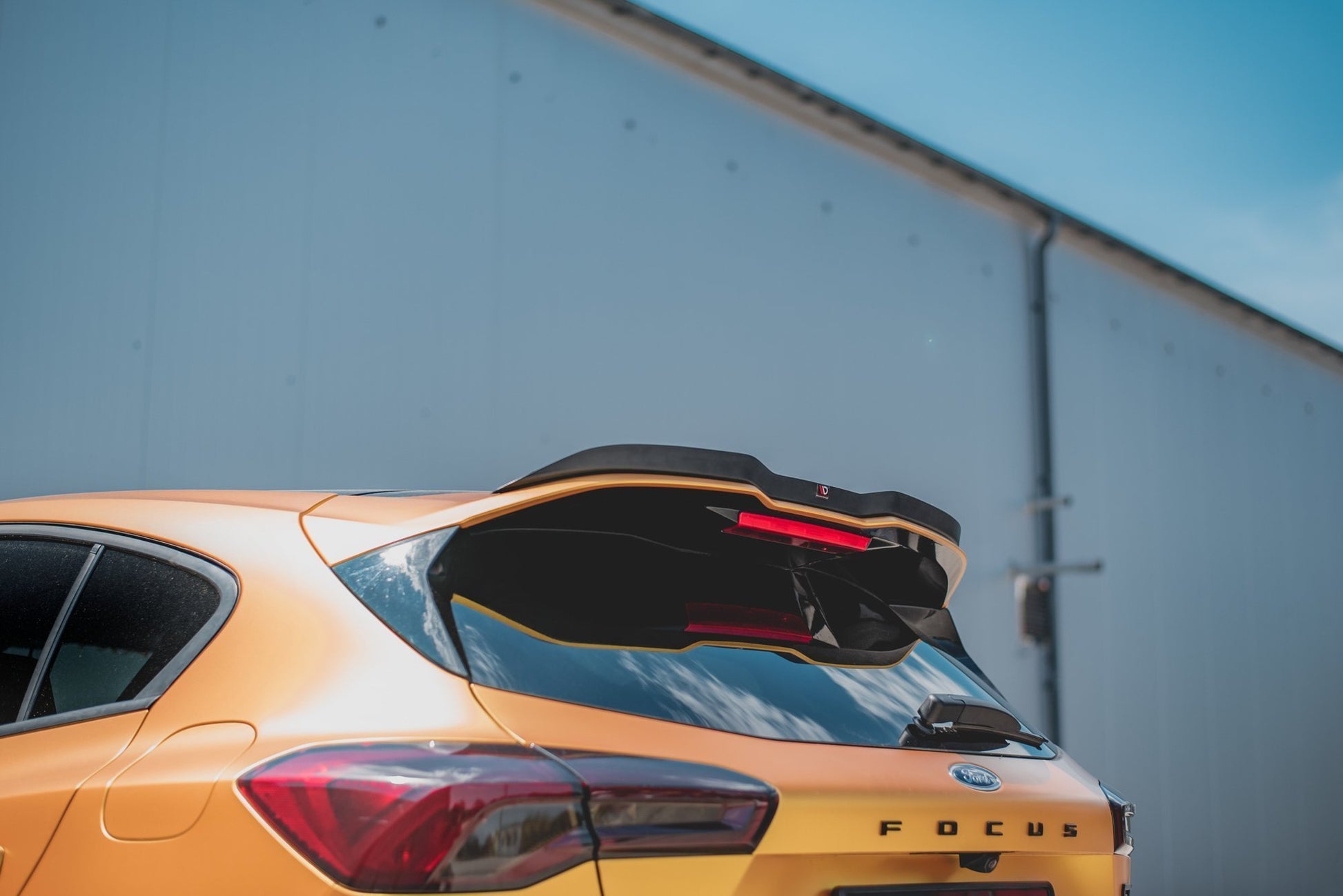 Spoiler CAP V.1 für Ford Focus Hatchback ST Mk4 schwarz Hochglanz