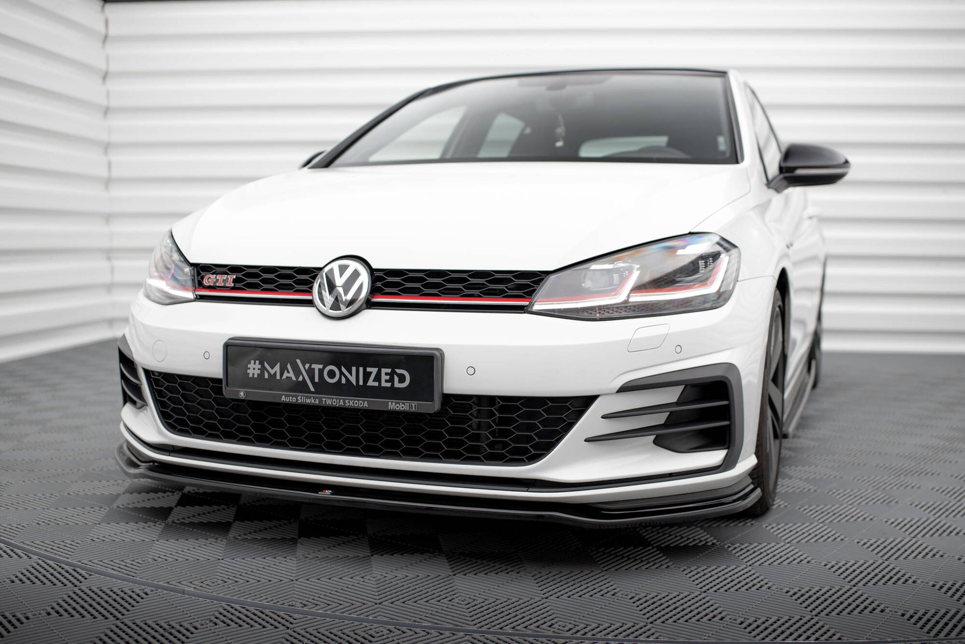 Front Ansatz V.2 für VW GOLF 7 GTI FACELIFT schwarz Hochglanz