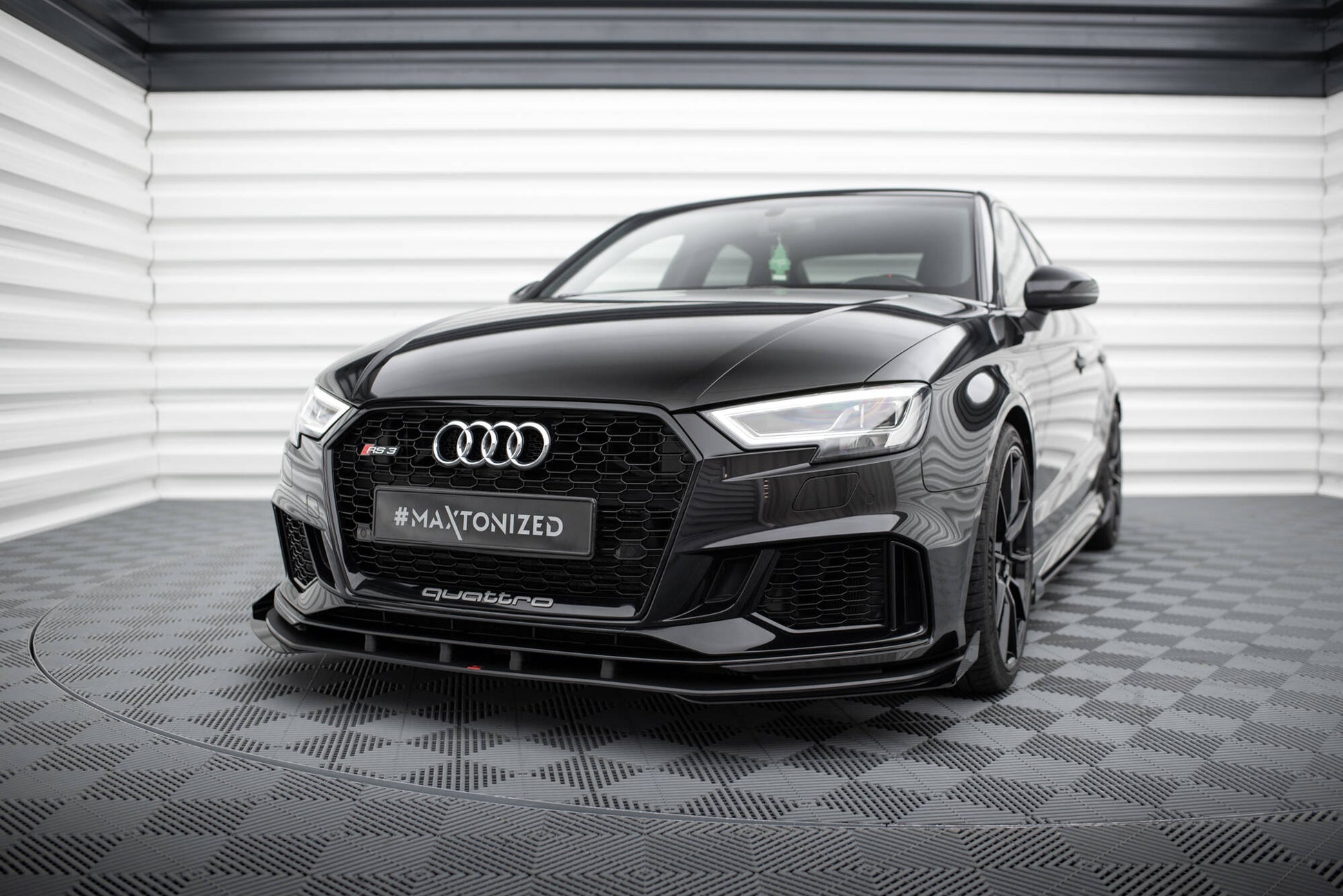 Street Pro Front Ansatz für +Flaps für V.1 + Flaps Audi RS3 Limousine 8V Facelift schwarz Hochglanz