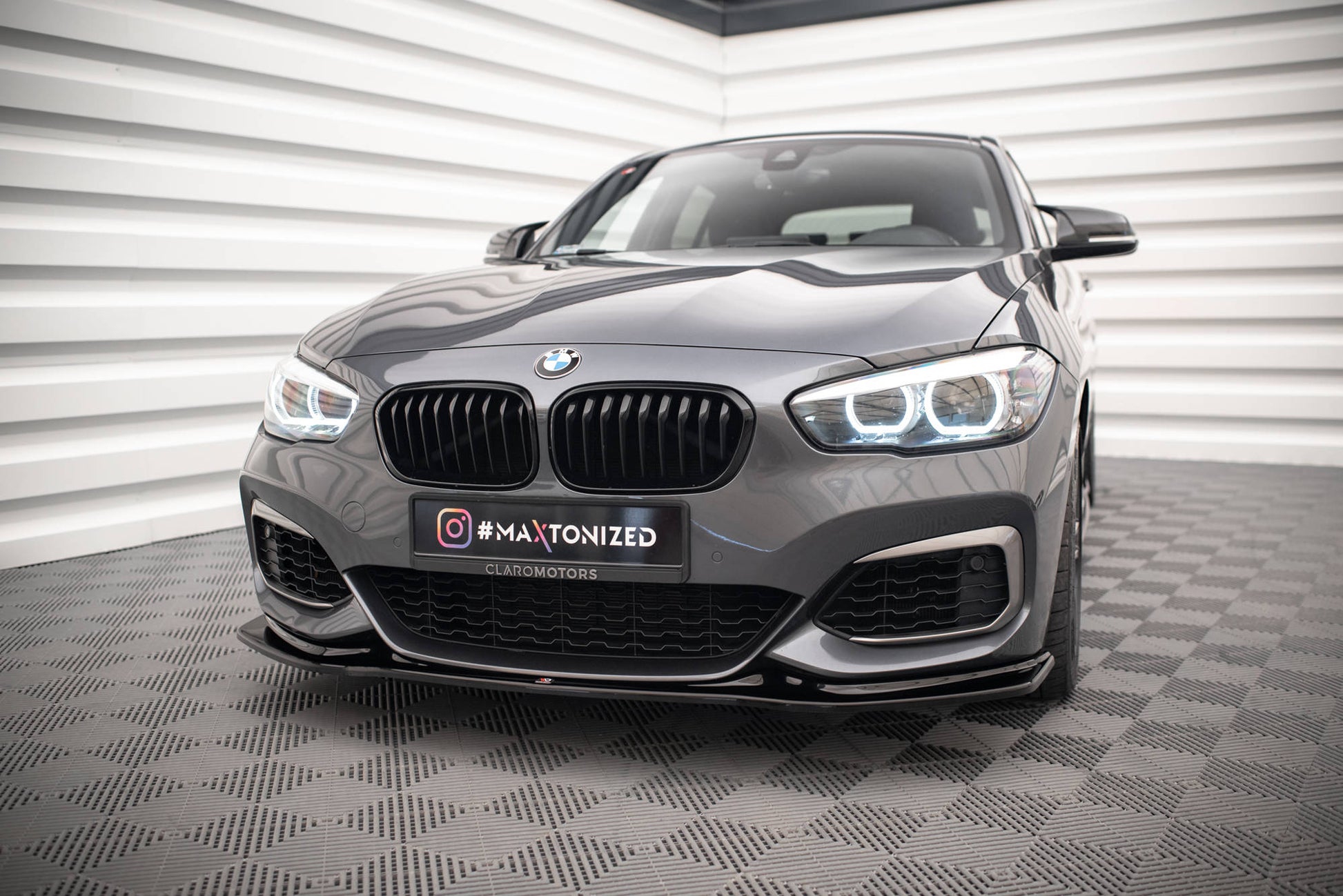 Front Ansatz V.3 für BMW 1er F20/F21 M-Power schwarz Hochglanz