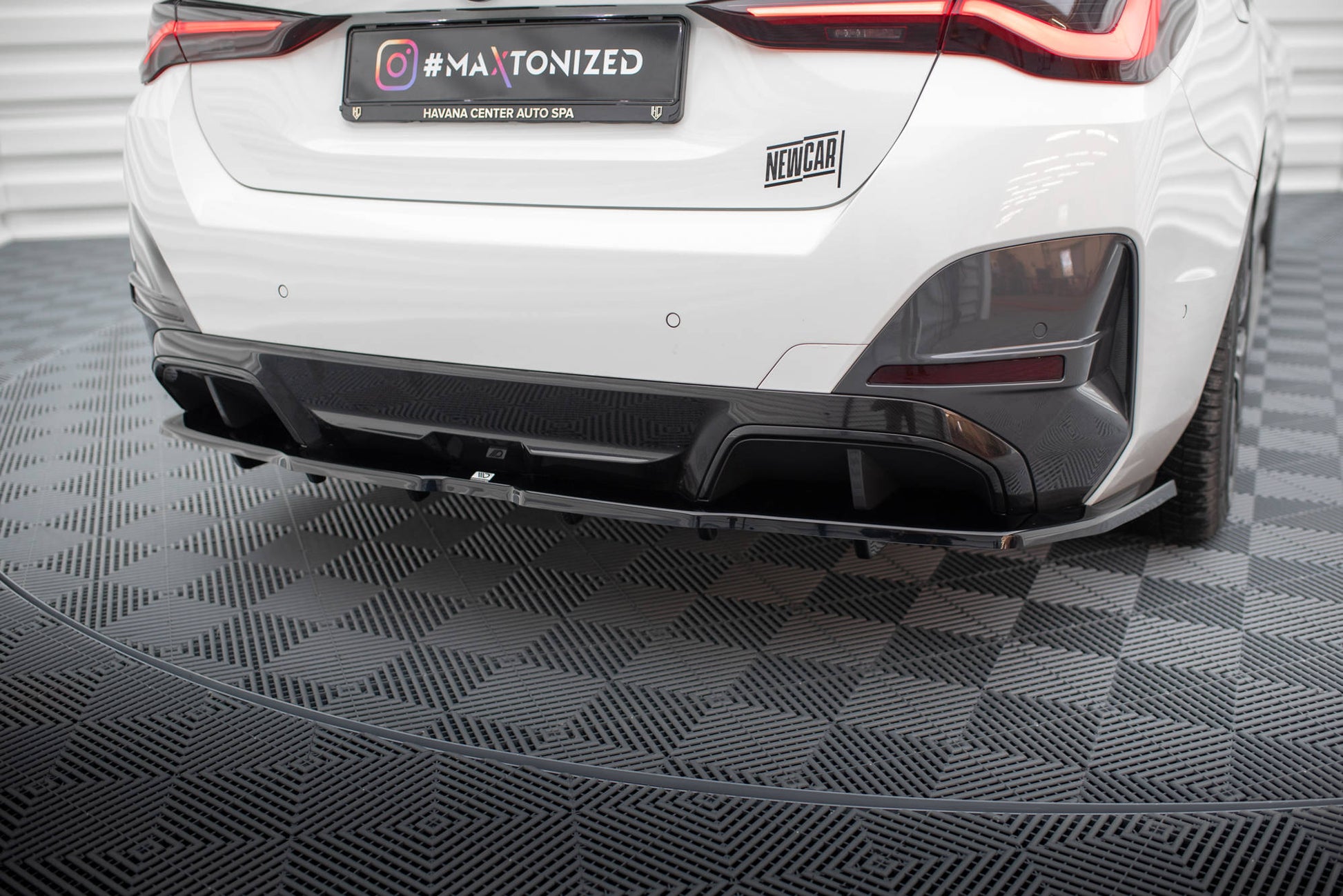 Mittlerer Cup Diffusor DTM Look Heck Ansatz für V.1 BMW i4 M-Paket G26 schwarz Hochglanz