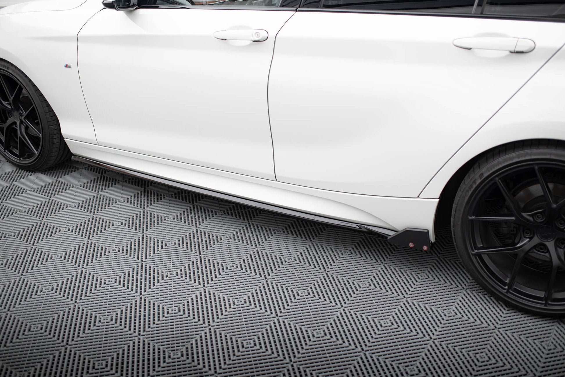 Seitenschweller Ansatz für V.4 + Flaps BMW 1er M-Paket / M140i F20 Facelift