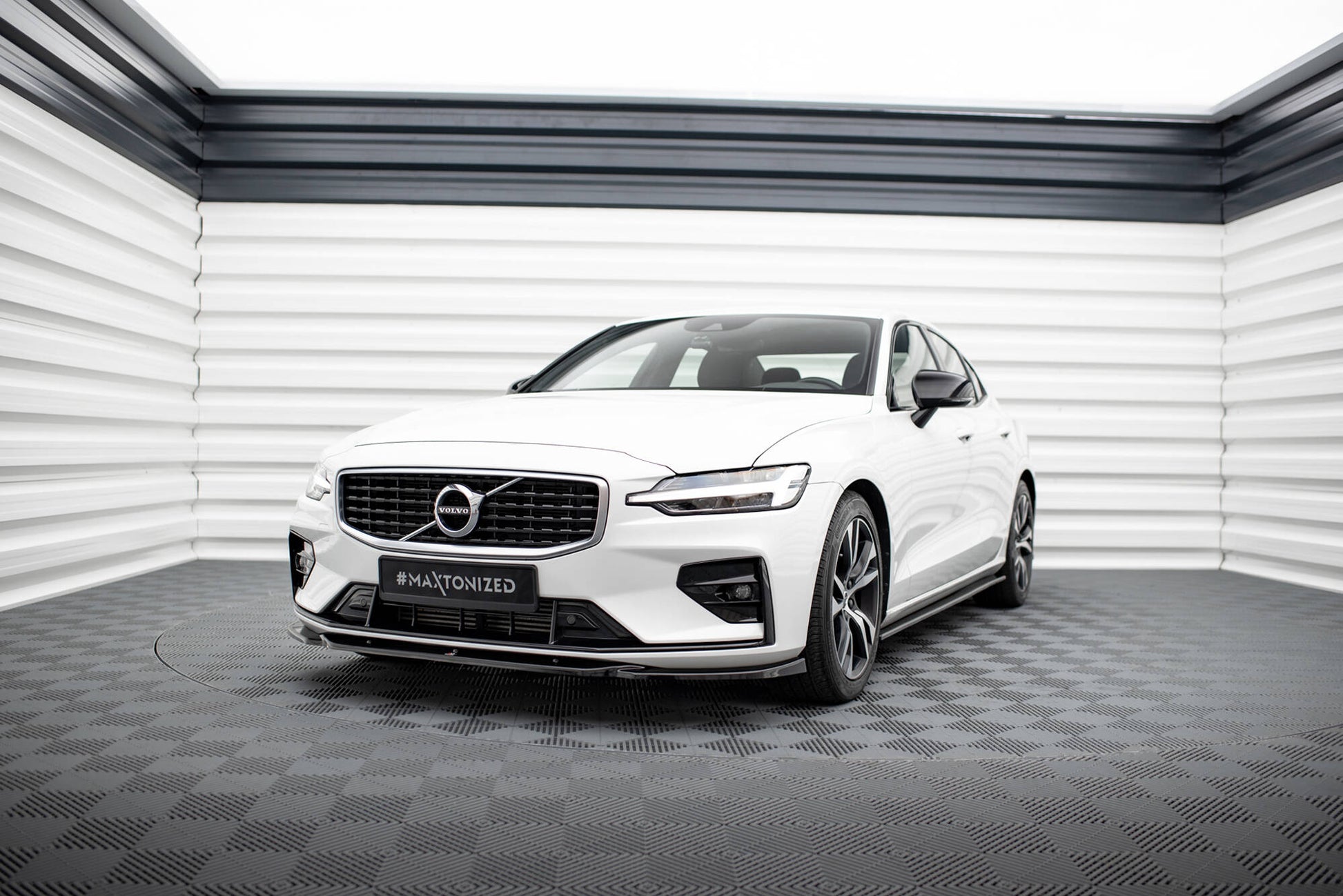 Front Ansatz V.2 für Volvo S60/V60 R-Design Mk3 schwarz Hochglanz