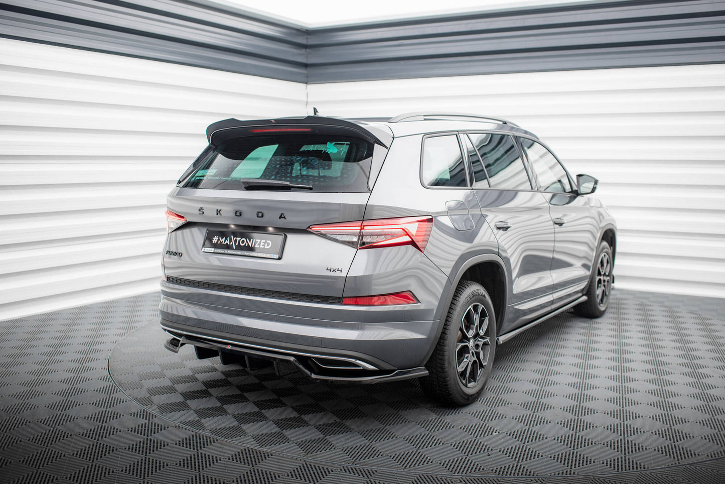 Mittlerer Cup Diffusor DTM Look Heck Ansatz für Skoda Kodiaq Sportline Mk1 / Mk1 Facelift schwarz Hochglanz