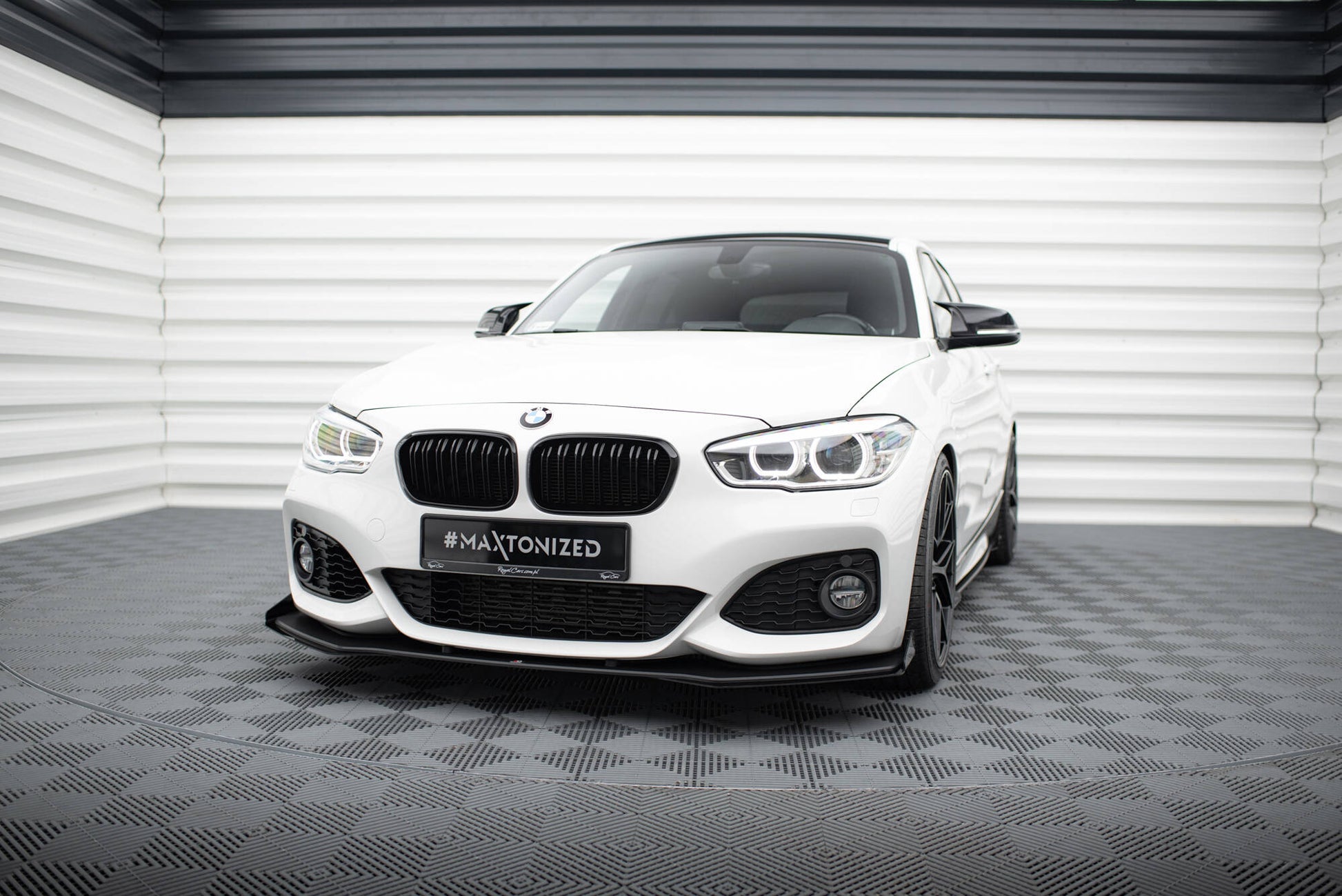 Street Pro Front Ansatz für V.3 +Flaps für BMW 1er F20 M-Paket Facelift / M140i  schwarz Hochglanz