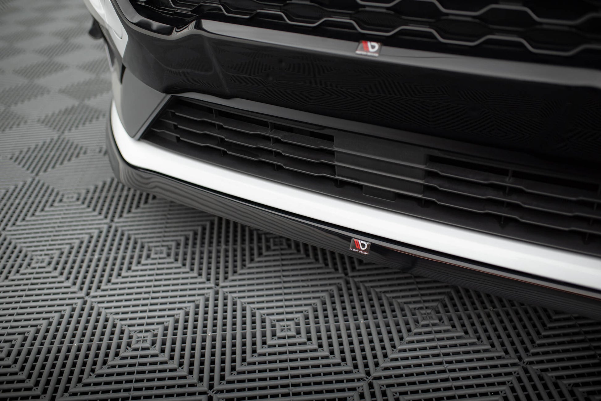 Front Ansatz V.6 für Ford Fiesta Mk8 ST / ST-Line schwarz Hochglanz