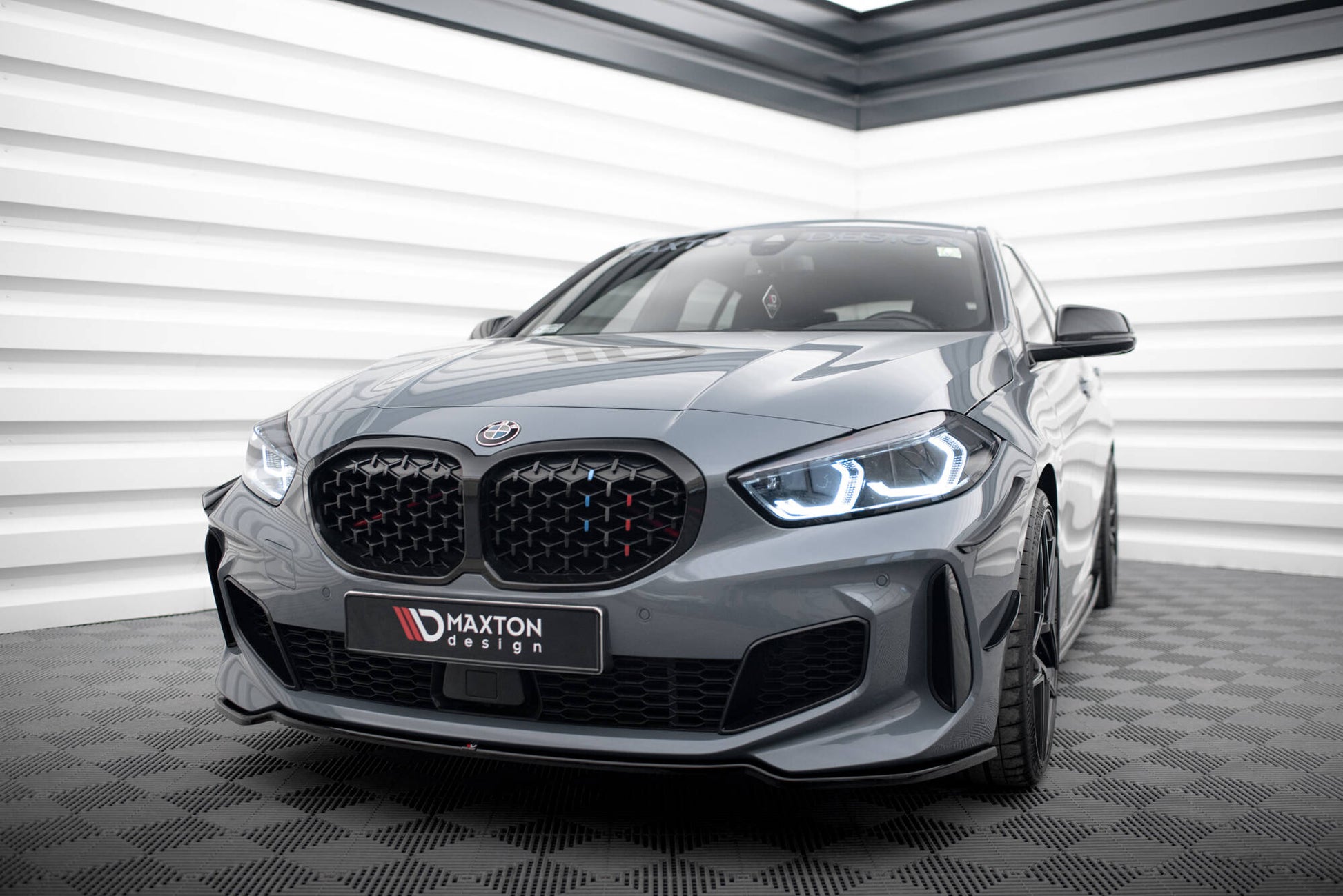 Front Ansatz V.4 für BMW 1er M-Paket/ M135i / 128ti F40  schwarz Hochglanz