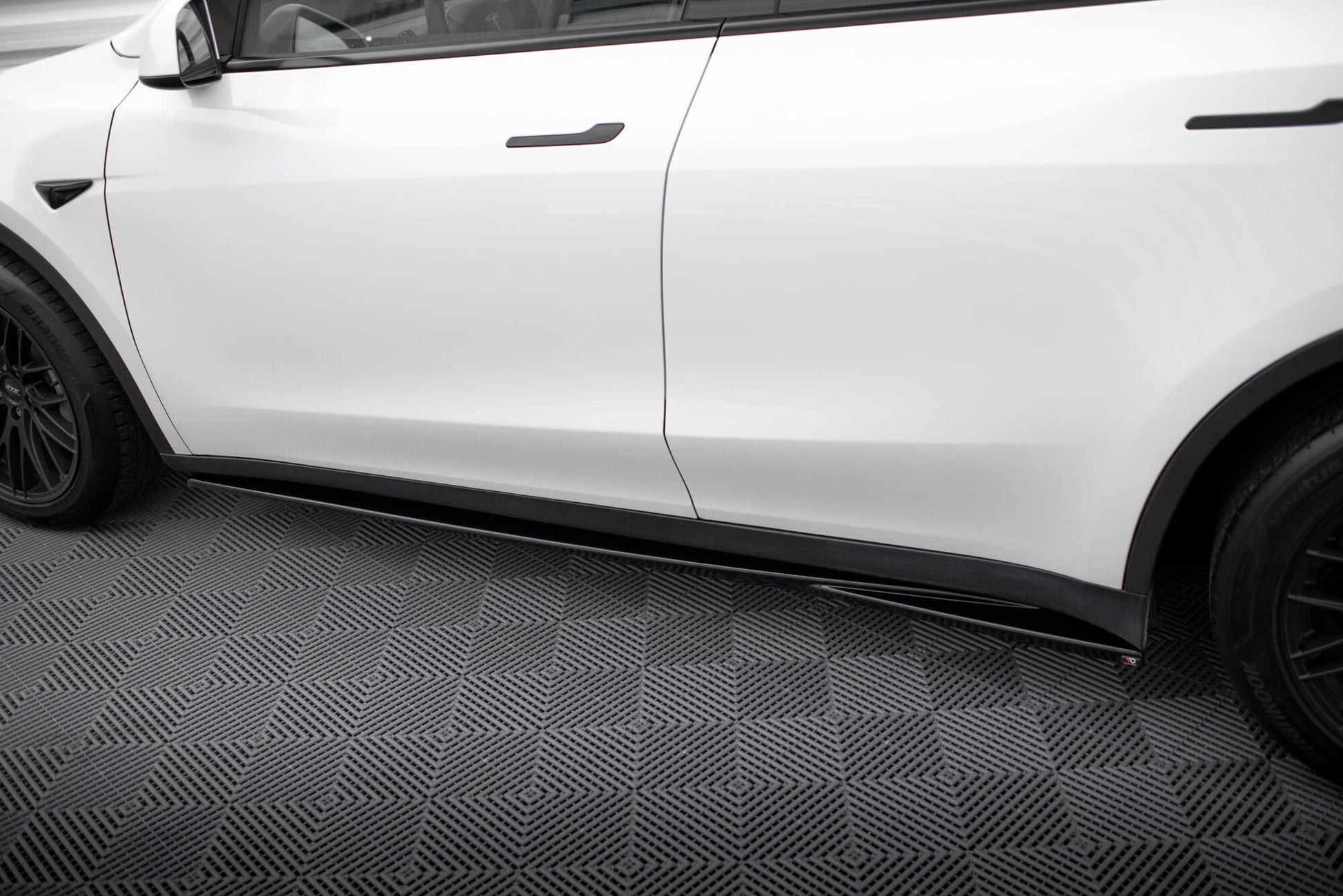 Seitenschweller Ansatz für V.1 für Tesla Model Y schwarz Hochglanz