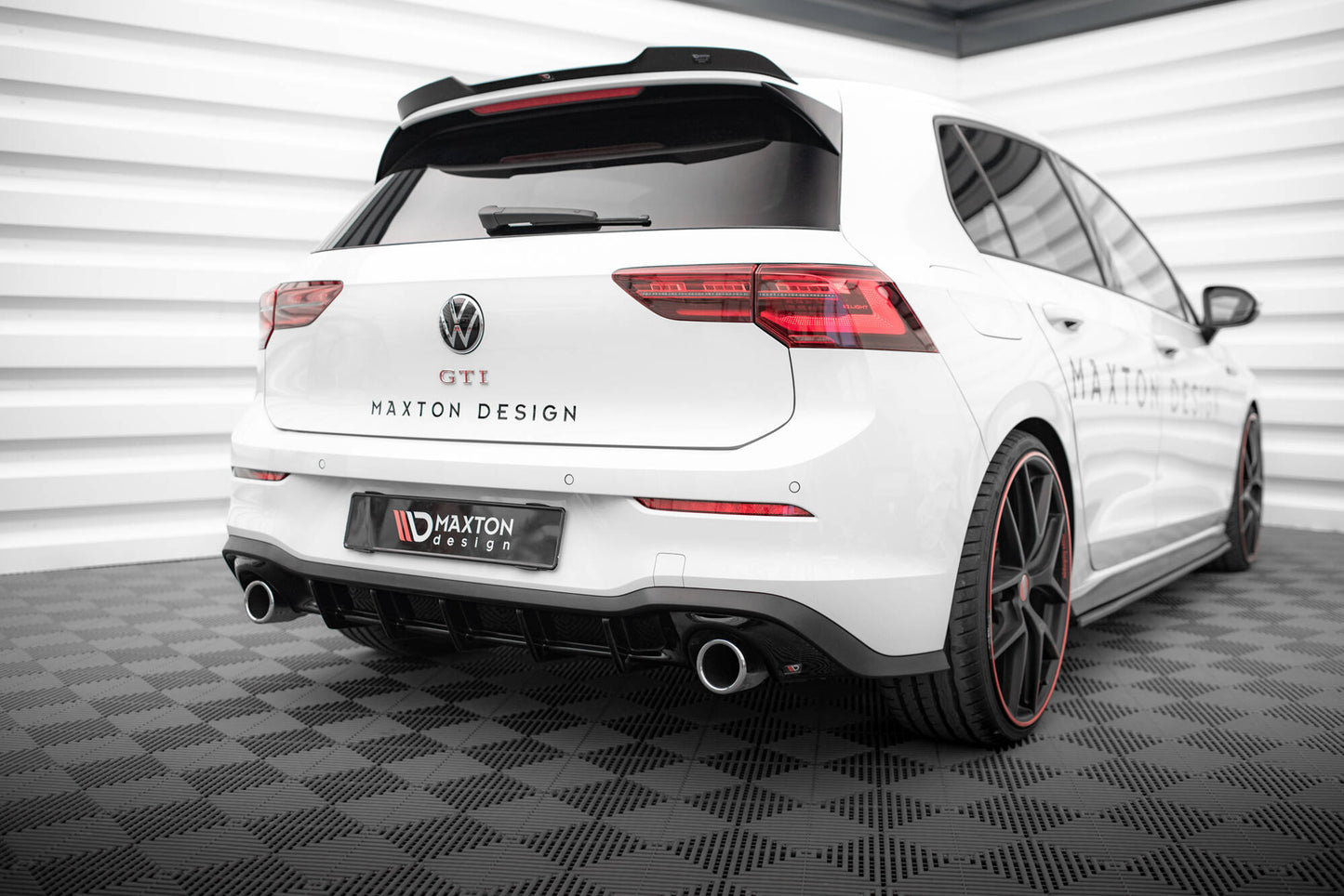 Diffusor Heck Ansatz V.3 für VW Golf GTI Mk8 schwarz Hochglanz