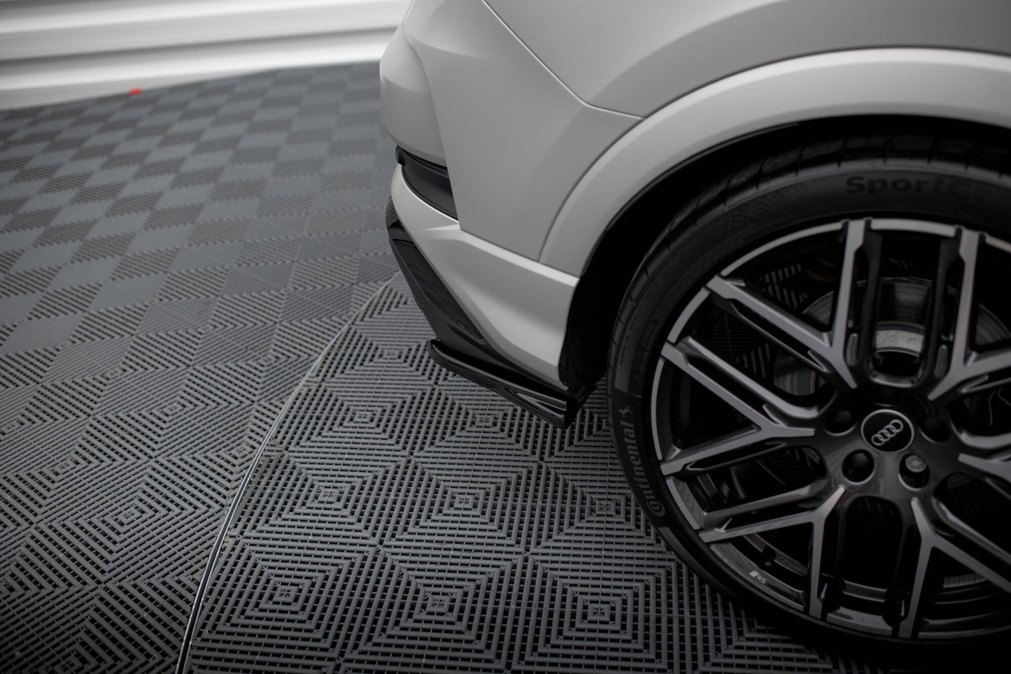 Heck Ansatz Flaps Diffusor für Audi RSQ3 F3 schwarz Hochglanz