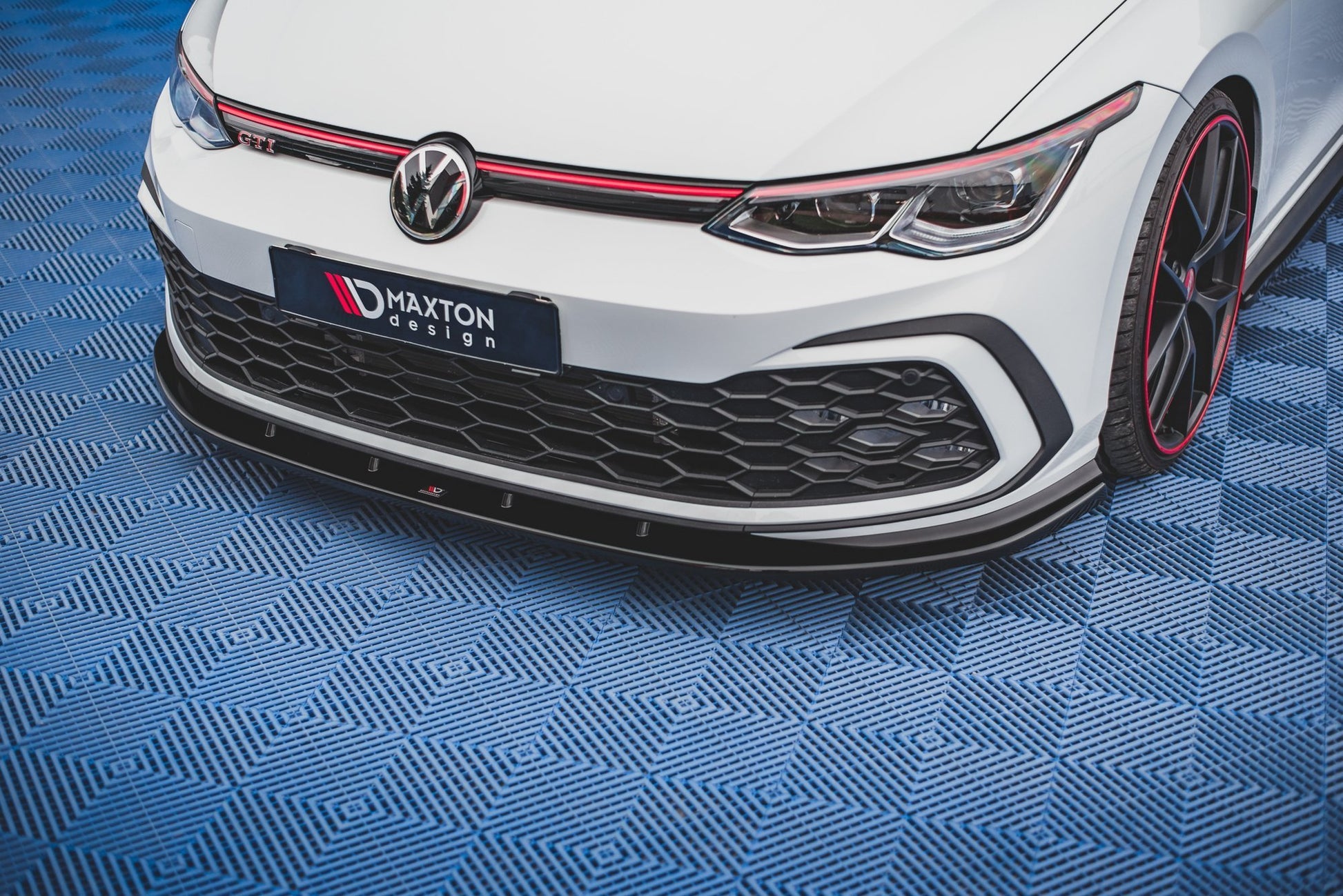 Front Ansatz für VW Golf GTI / GTE / GTD / R-Line Mk8 schwarz Hochglanz