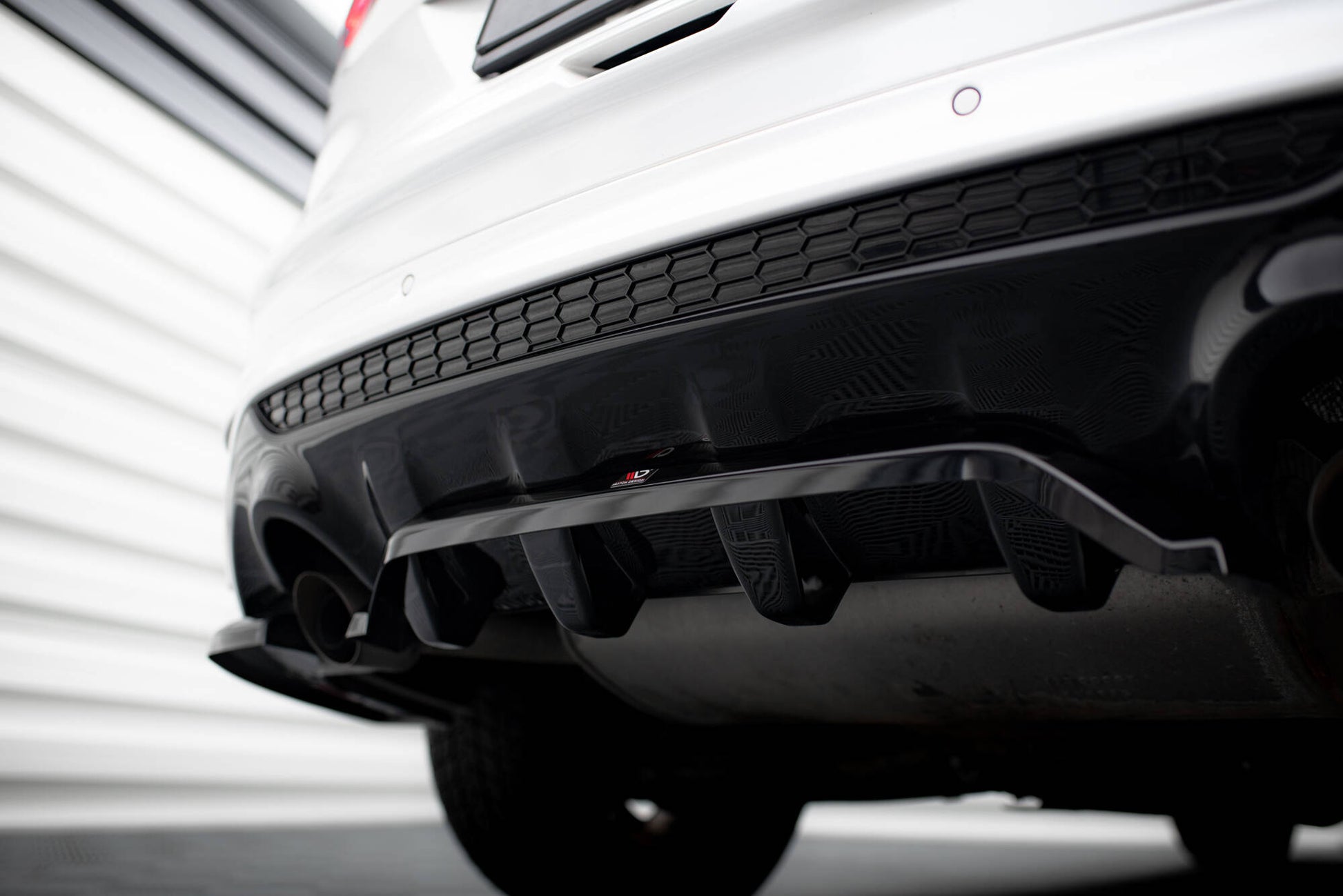 Mittlerer Cup Diffusor DTM Look Heck Ansatz für Ford Kuga ST-Line Mk2 schwarz Hochglanz