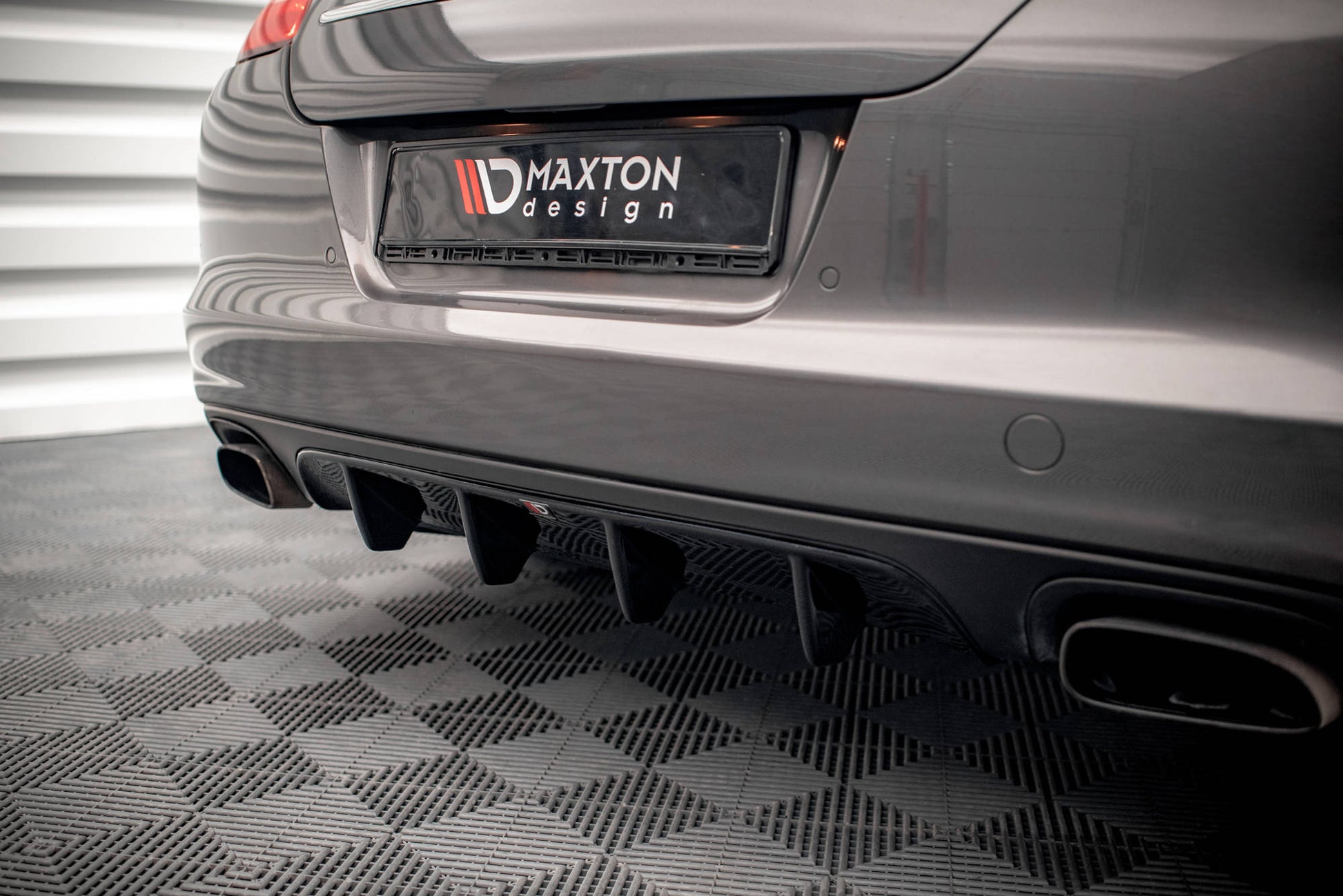 Diffusor Heck Ansatz für Porsche Panamera / Panamera Diesel 970 schwarz Hochglanz