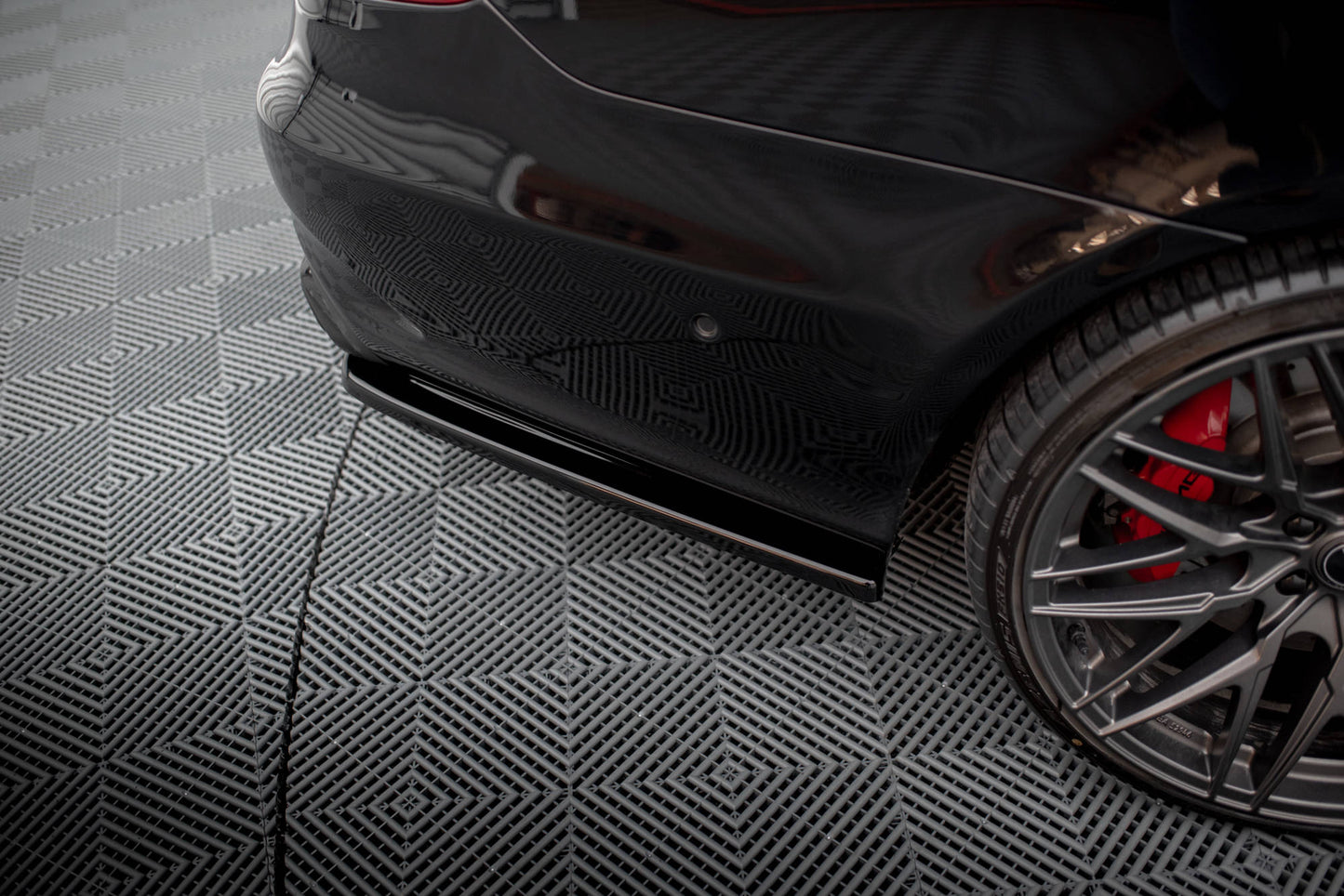 Mittlerer Diffusor Heck Ansatz DTM Look für Mercedes-Benz E63 AMG Limousine W212 Facelift Carbon Look