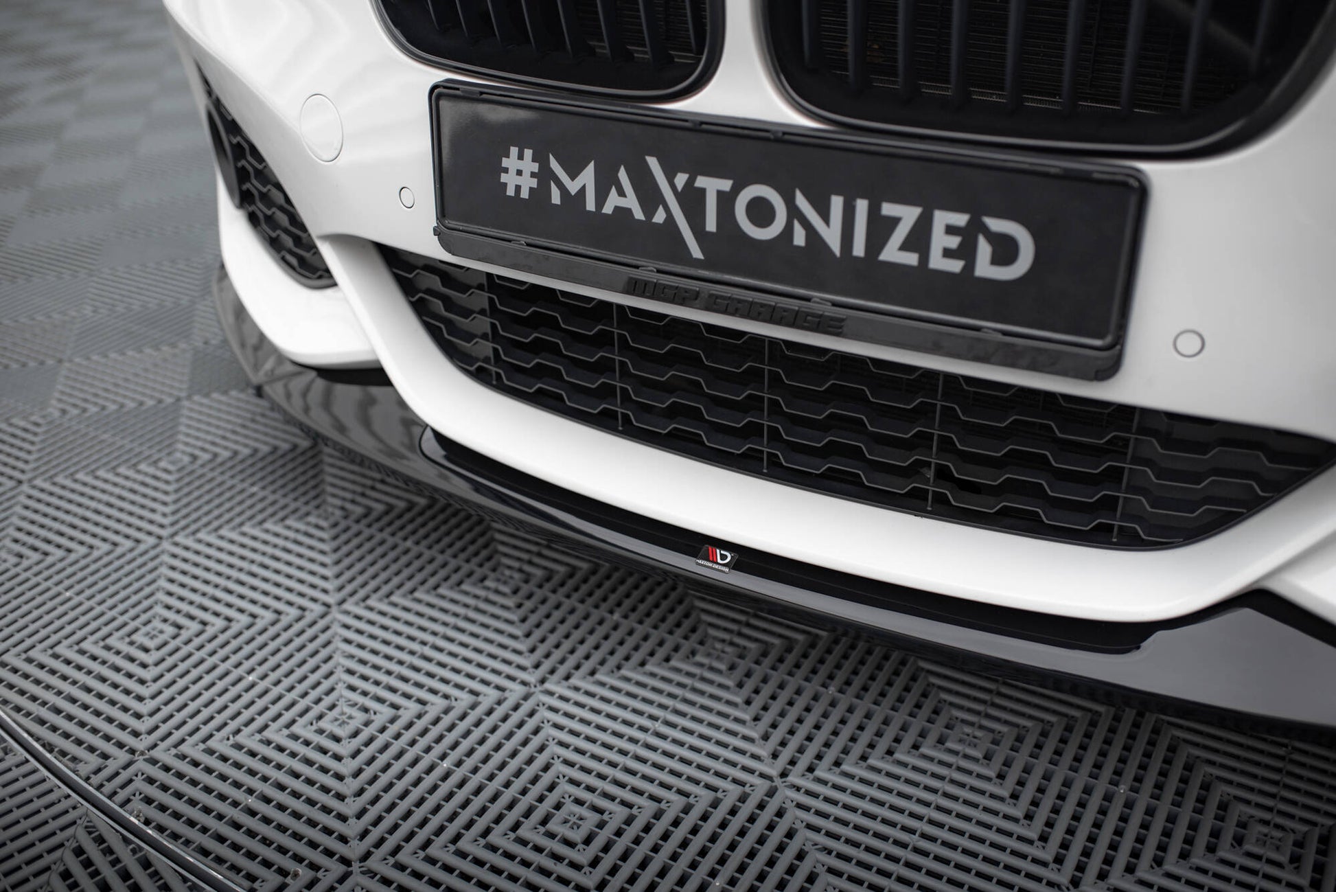 Front Ansatz V.4 für CSL Look BMW 1er M-Paket / M140i F20 Facelift schwarz Hochglanz