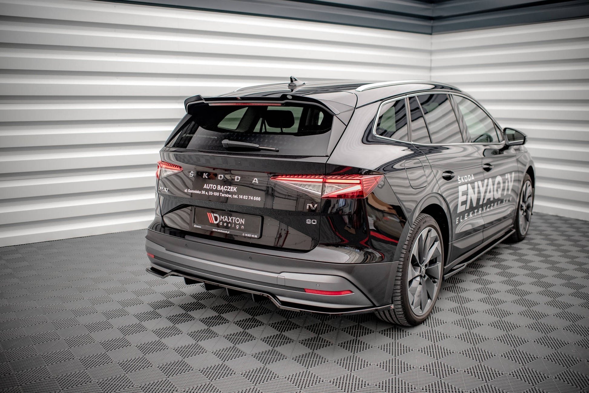 Mittlerer Diffusor Heck Ansatz DTM Look für Skoda Enyaq iV Carbon Look
