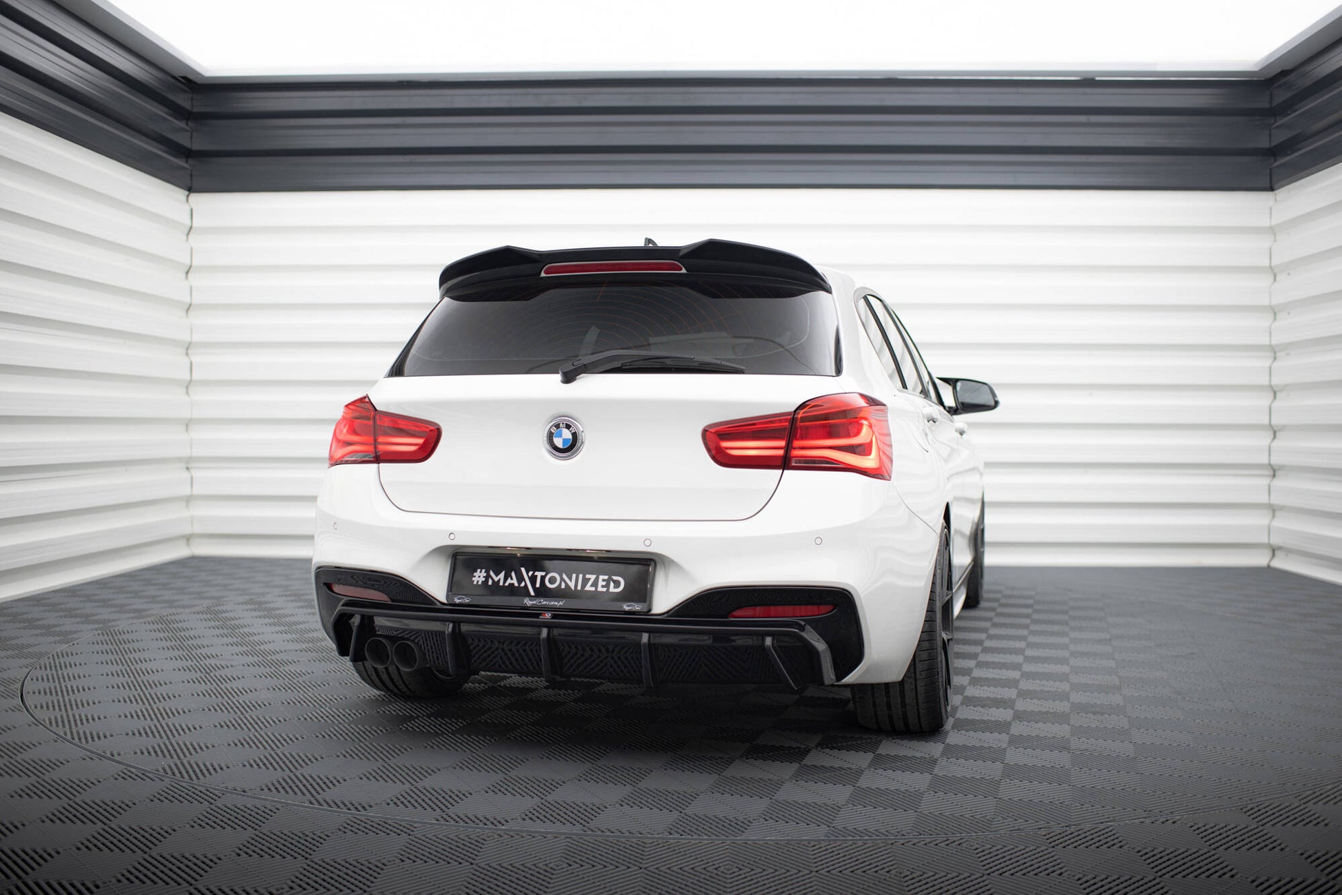 Diffusor Heck Ansatz V.3 für BMW 1er M-Paket F20 Facelift (Doppelauspuff li.)