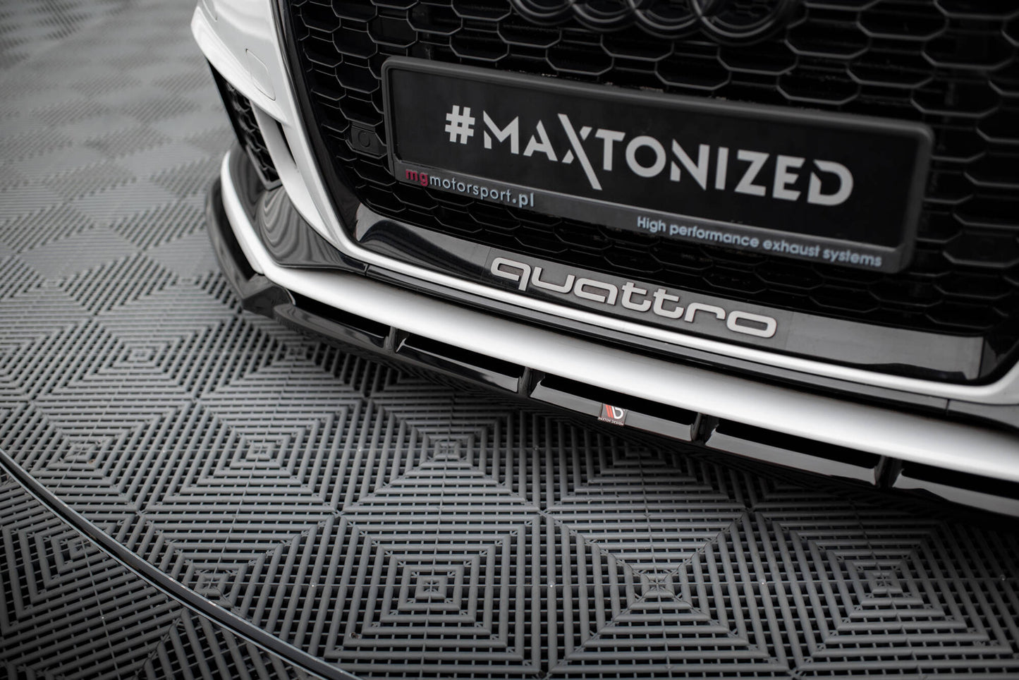 Front Ansatz V.3 für Audi RS3 Limousine 8V Facelift schwarz Hochglanz
