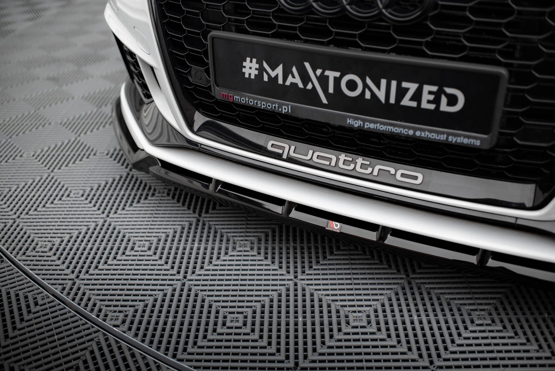 Front Ansatz V.3 für Audi RS3 Limousine 8V Facelift schwarz Hochglanz