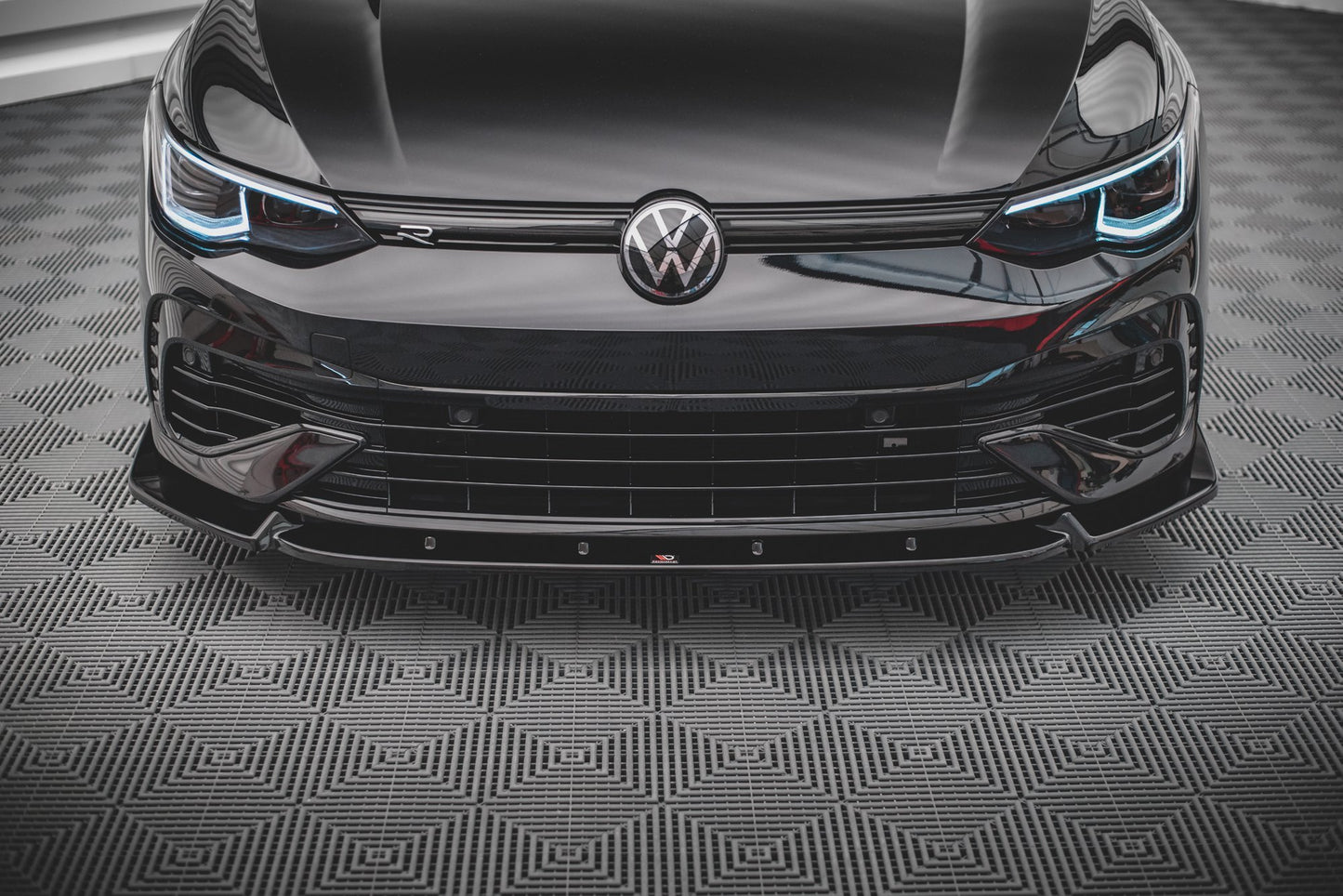Front Ansatz V.2 für VW Golf R Mk8 schwarz Hochglanz