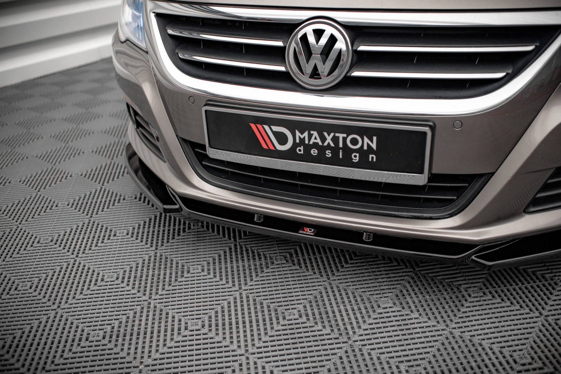 Front Ansatz V.4 für VW Passat CC schwarz Hochglanz
