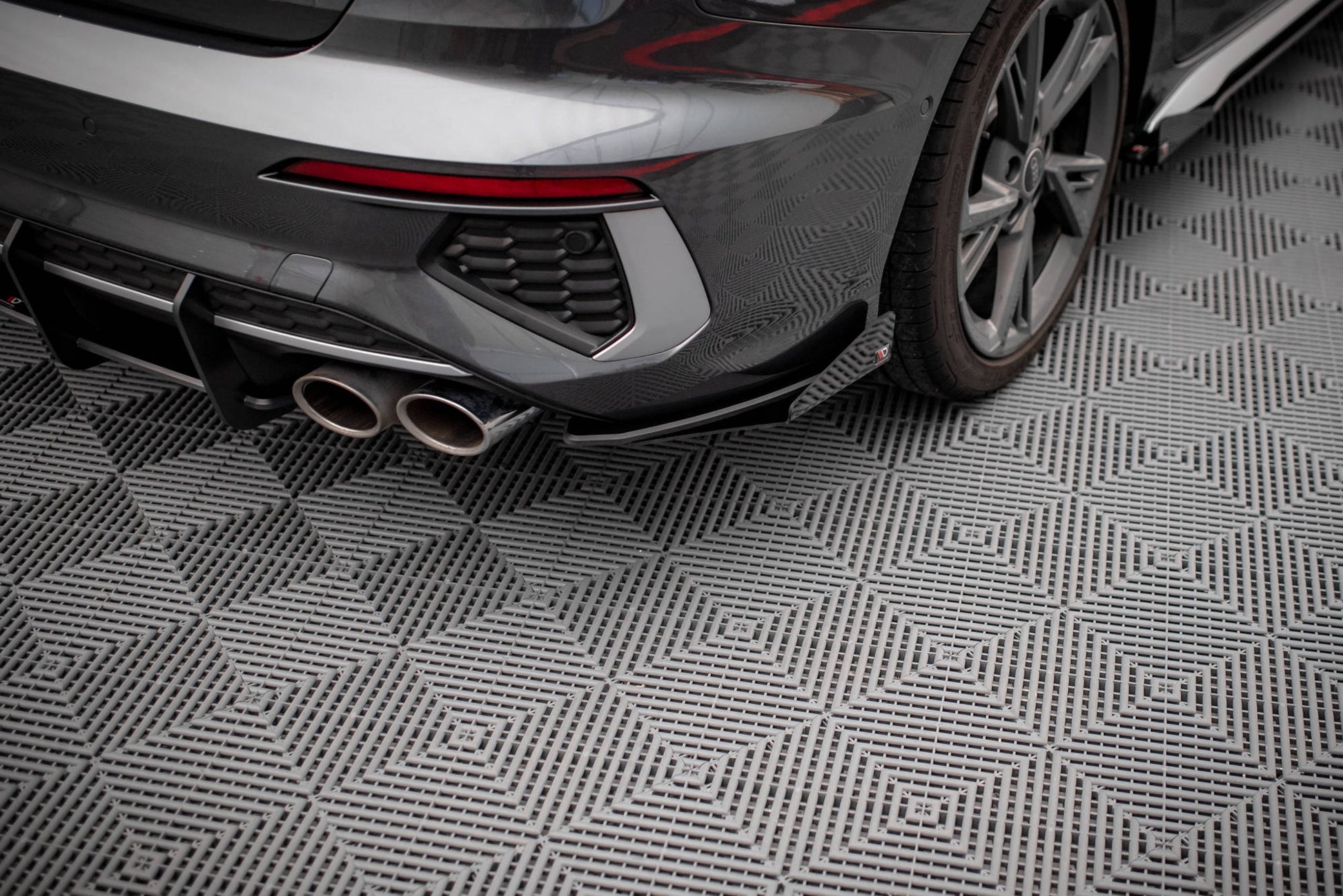 Street Pro Heck Ansatz Flaps Diffusor +Flaps für Audi S3 Limousine 8Y schwarz Hochglanz