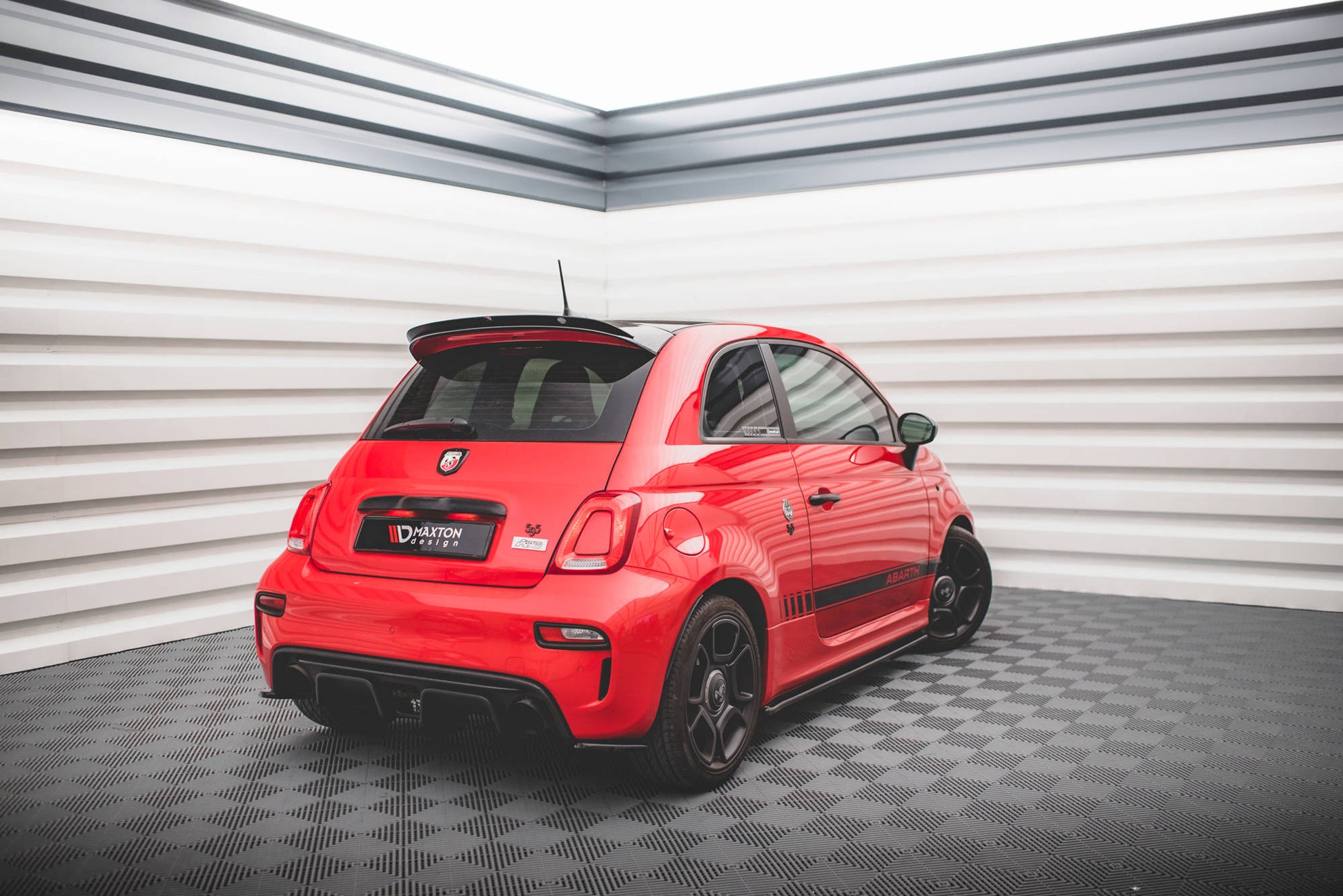 Heck Ansatz Flaps Diffusor für Abarth 595 Mk1 Facelift schwarz Hochglanz