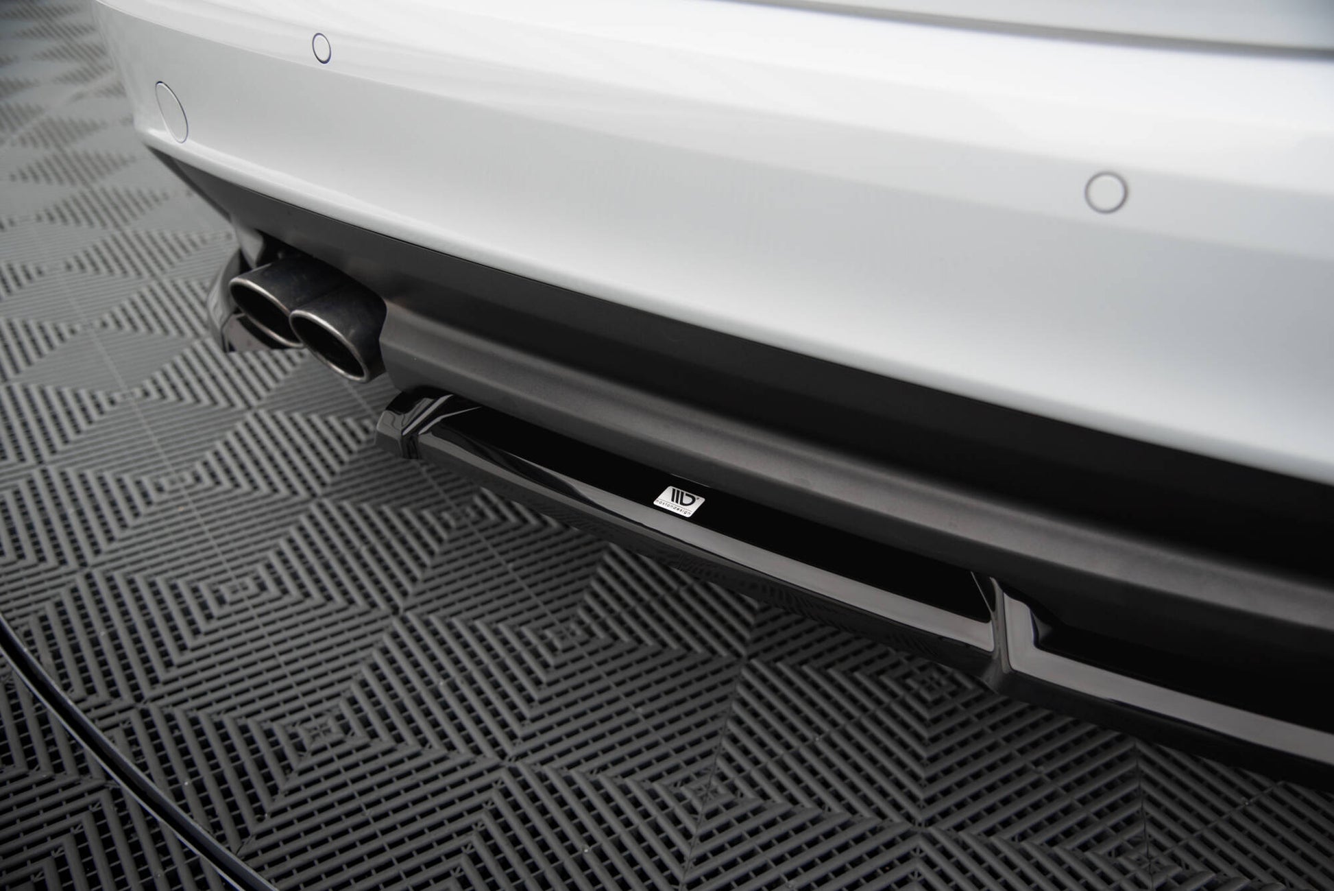 Heck Ansatz Flaps Diffusor für Jaguar XE R-Sport X760 schwarz Hochglanz