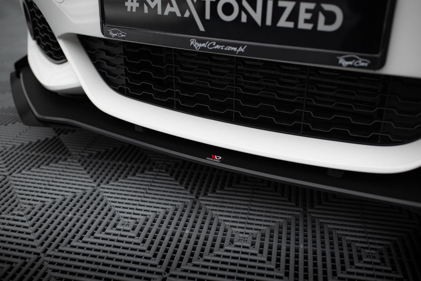 Street Pro Front Ansatz für V.3 +Flaps für BMW 1er F20 M-Paket Facelift / M140i  schwarz Hochglanz