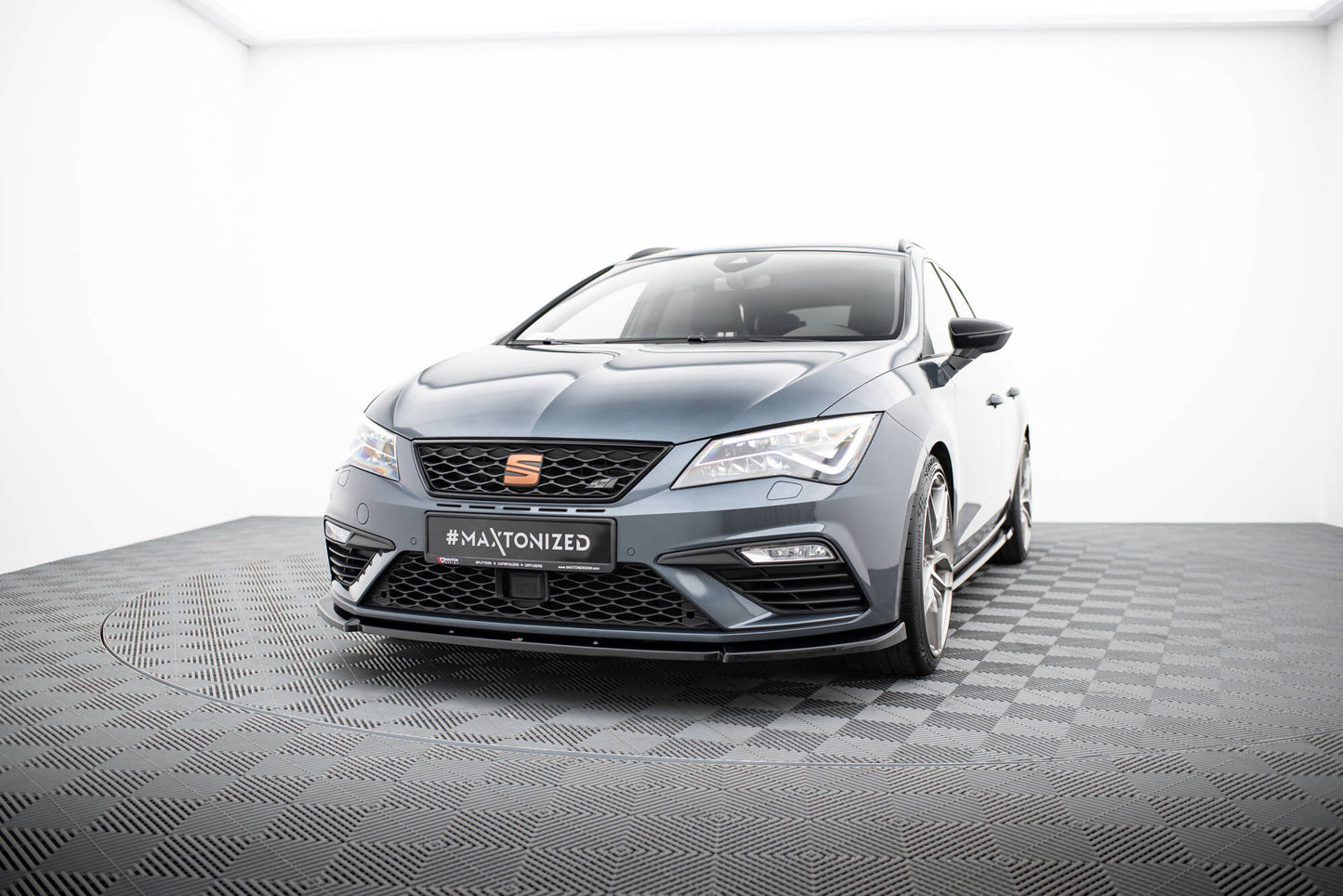 Front Ansatz V.6 für Seat Leon Cupra / FR Mk3 FL schwarz Hochglanz