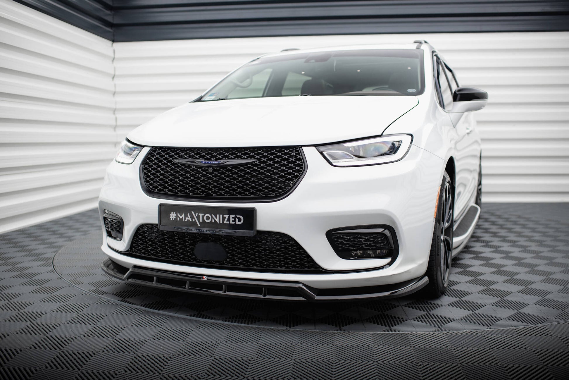 Front Ansatz für Chrysler Pacifica Mk2 Facelift schwarz Hochglanz