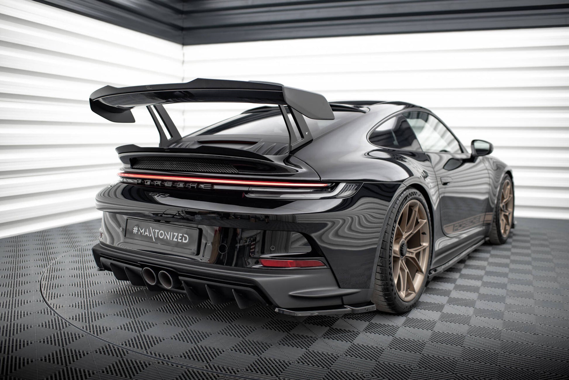Niedriger Spoiler CAP für Porsche 911 992 GT3 schwarz Hochglanz
