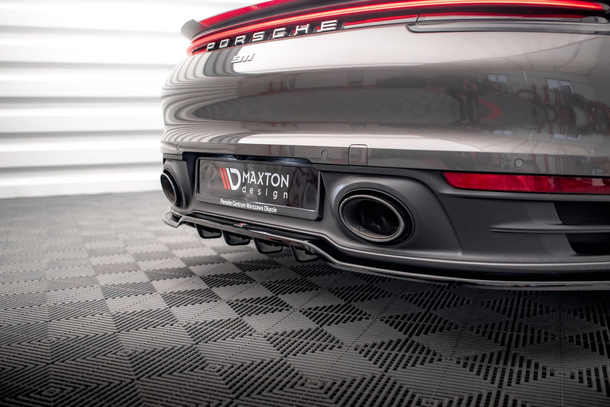 Mittlerer Diffusor Heck Ansatz DTM Look für Porsche 911 Carrera 4S 992 schwarz matt