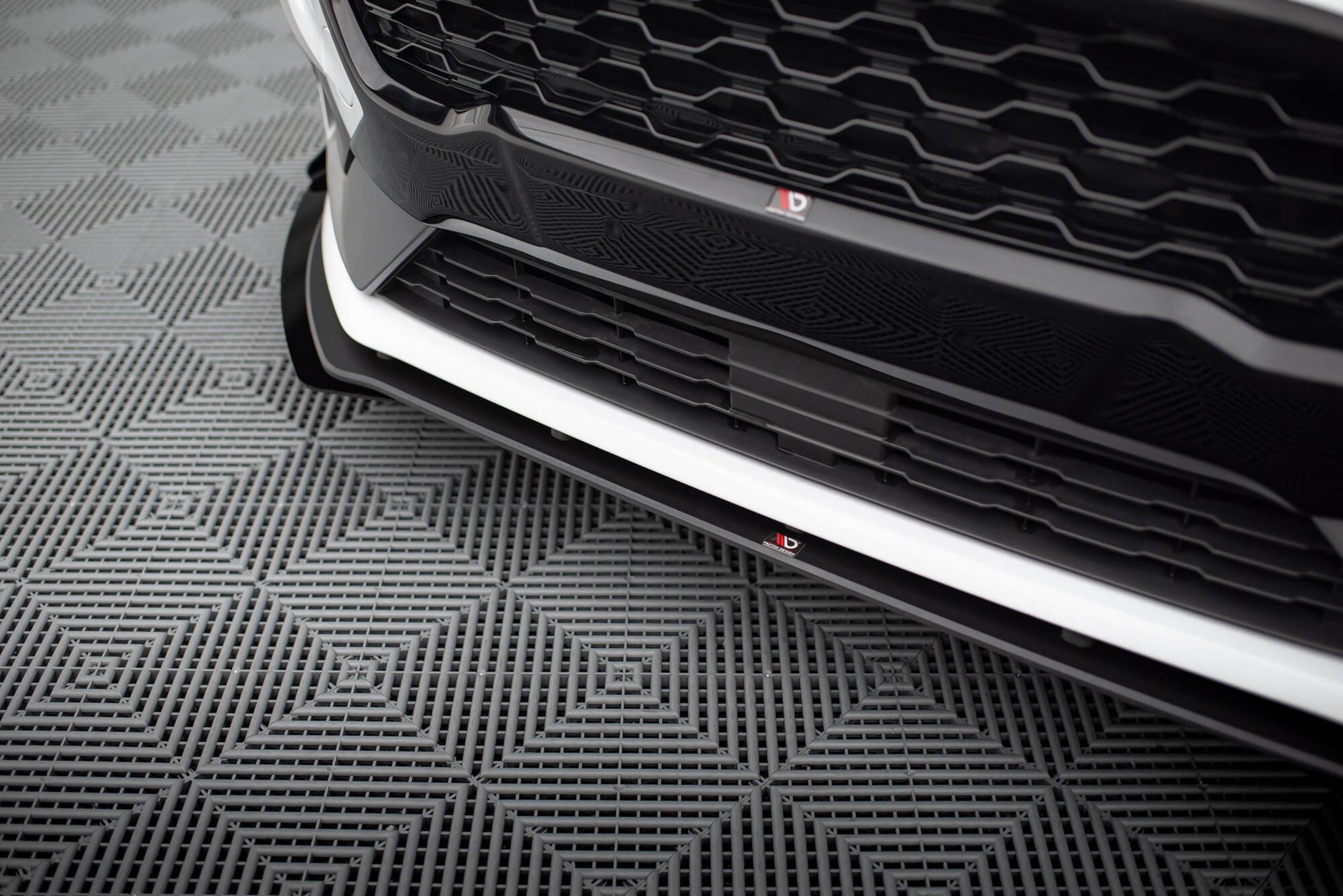 Street Pro Front Ansatz für für + Front Stoßstangen Racing Flaps passend für Ford Fiesta Mk8 ST / ST-Line schwarz Hochglanz
