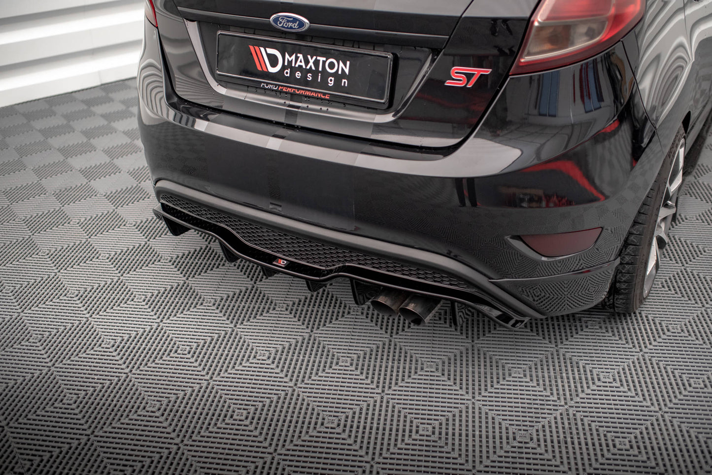 Diffusor Heck Ansatz für Ford Fiesta ST (5-Türige version) Mk7 Facelift schwarz Hochglanz