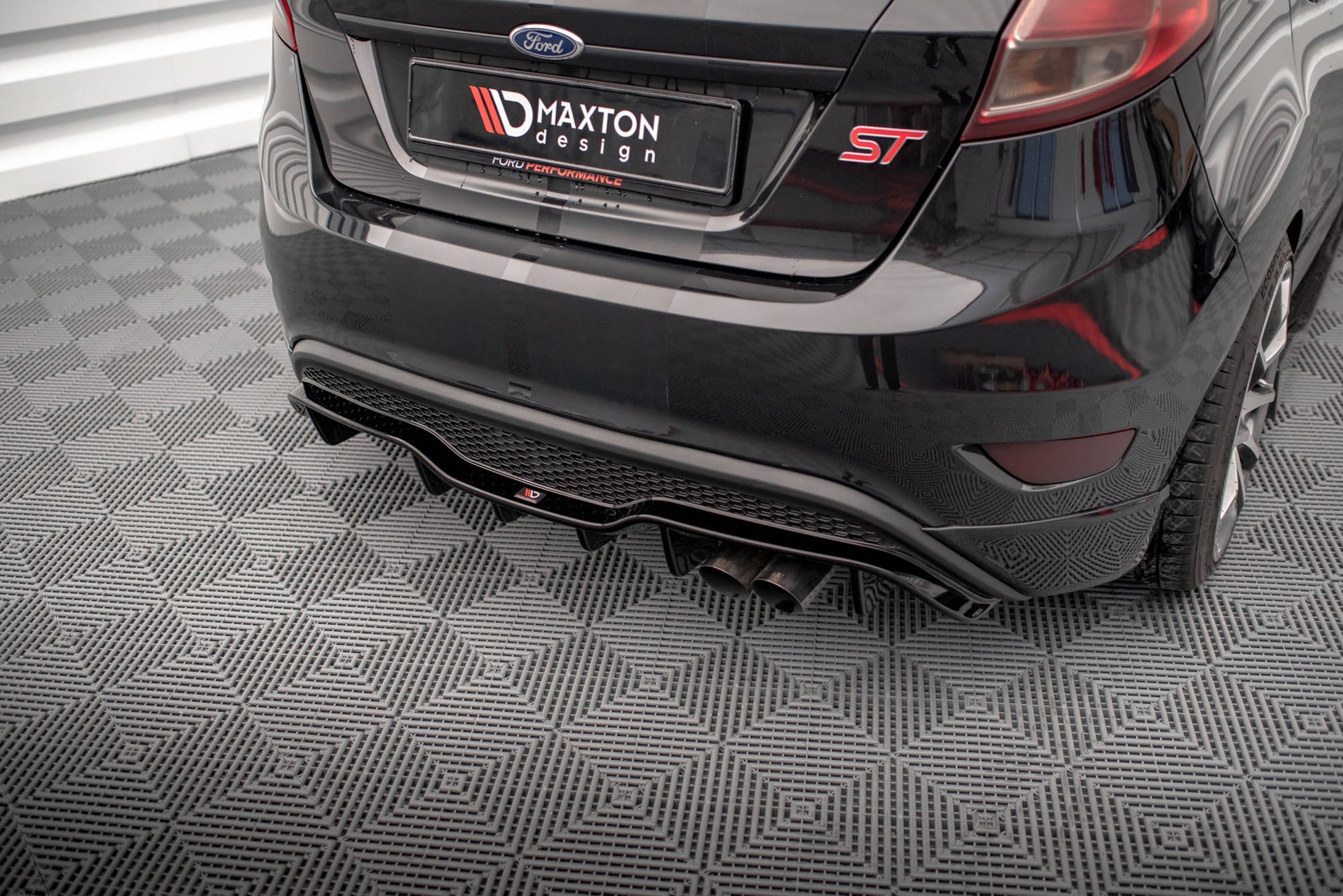 Diffusor Heck Ansatz für Ford Fiesta ST (5-Türige version) Mk7 Facelift schwarz Hochglanz
