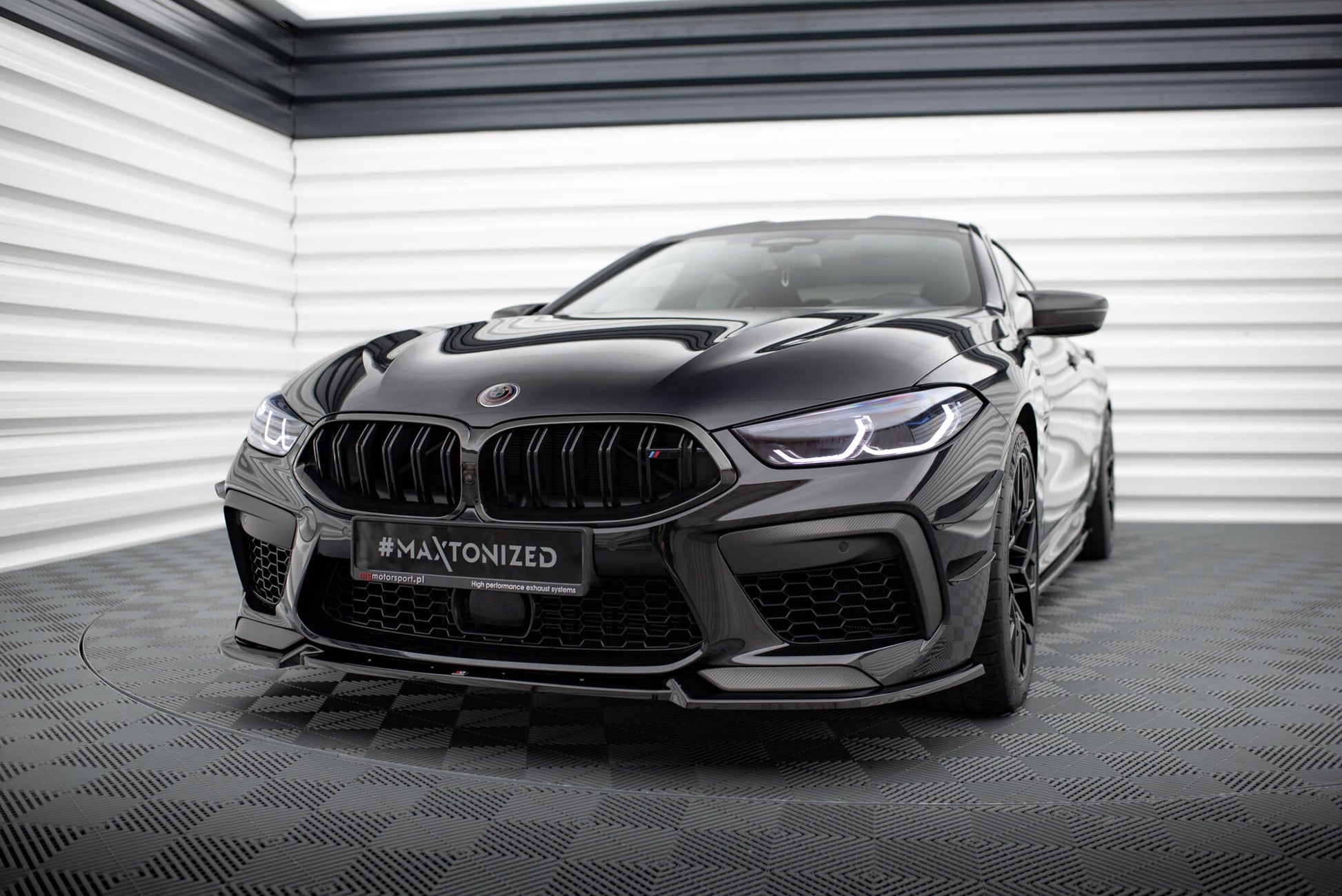 Front Ansatz V.3 für BMW M8  Gran Coupe F93 / Coupe F92 schwarz Hochglanz