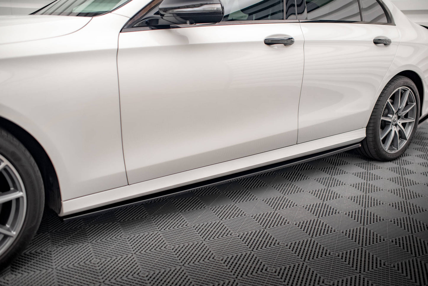 Seitenschweller Ansatz für Mercedes-Benz E AMG-Line W213 Facelift schwarz Hochglanz