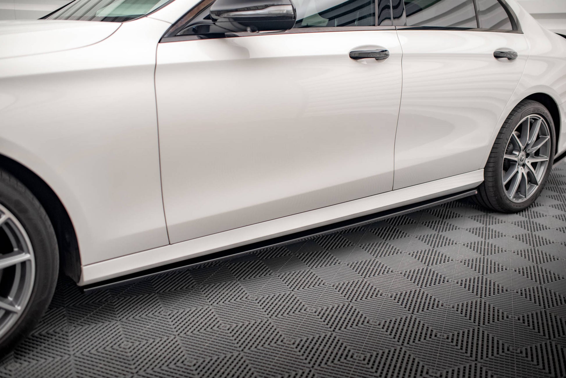 Seitenschweller Ansatz für Mercedes-Benz E AMG-Line W213 Facelift schwarz Hochglanz