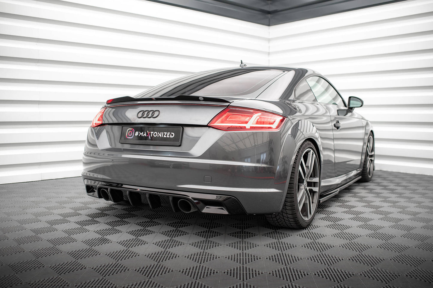 Diffusor Heck Ansatz für Audi TT S-Line 8S schwarz Hochglanz