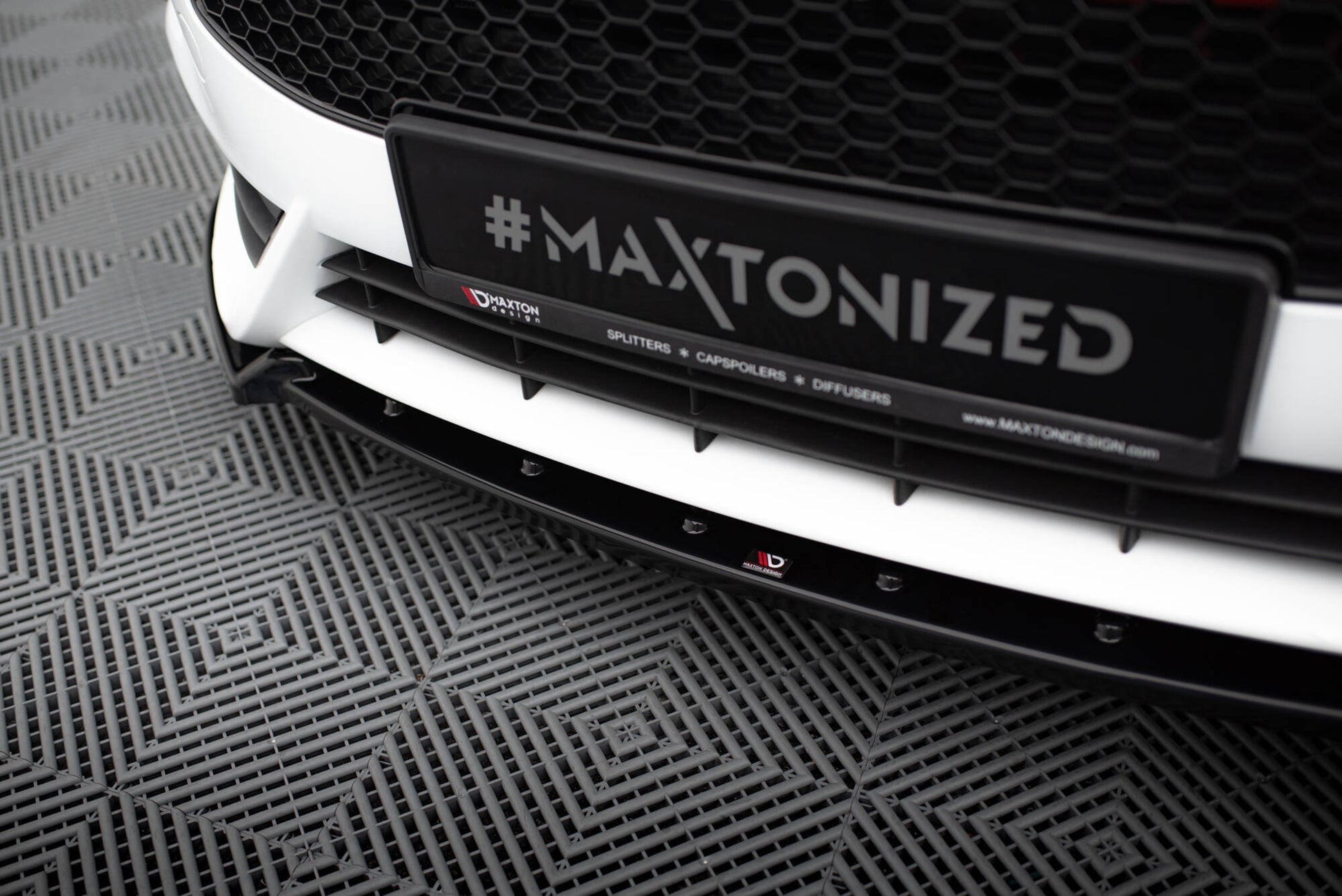 Front Ansatz V.4 für Ford Fiesta ST Mk7 Facelift schwarz Hochglanz