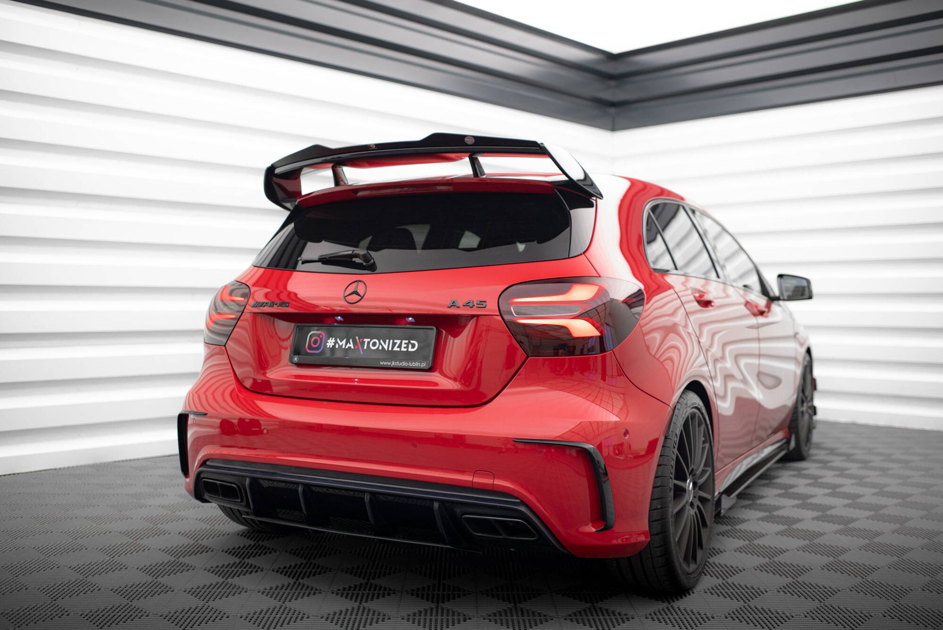 Spoiler CAP für Mercedes A W176 AMG Facelift schwarz Hochglanz