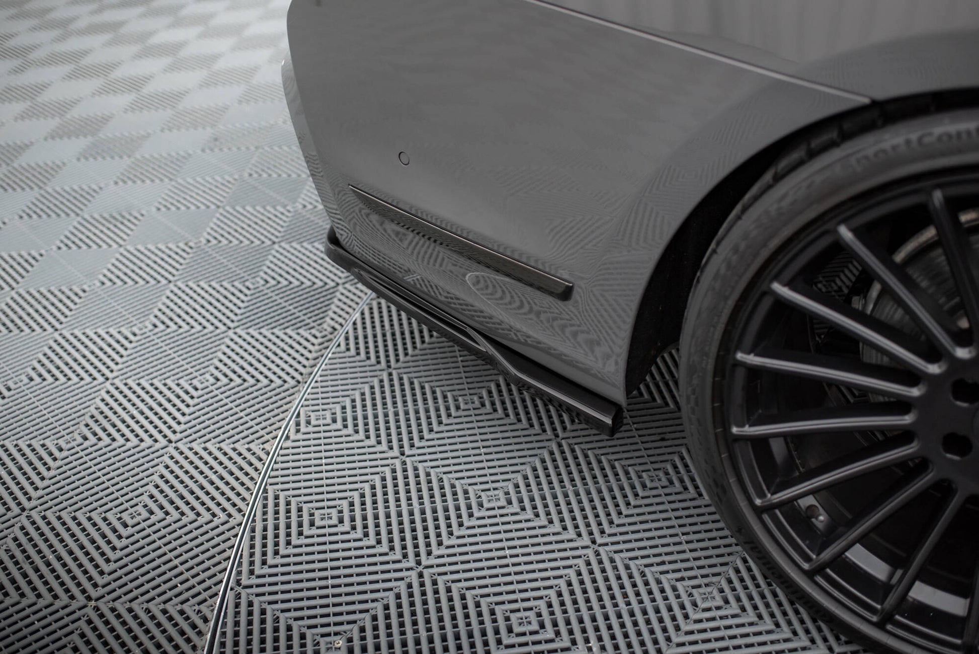 Mittlerer Cup Diffusor DTM Look Heck Ansatz V.2 für BMW 7 M-Paket G11 / G12 Facelift schwarz Hochglanz