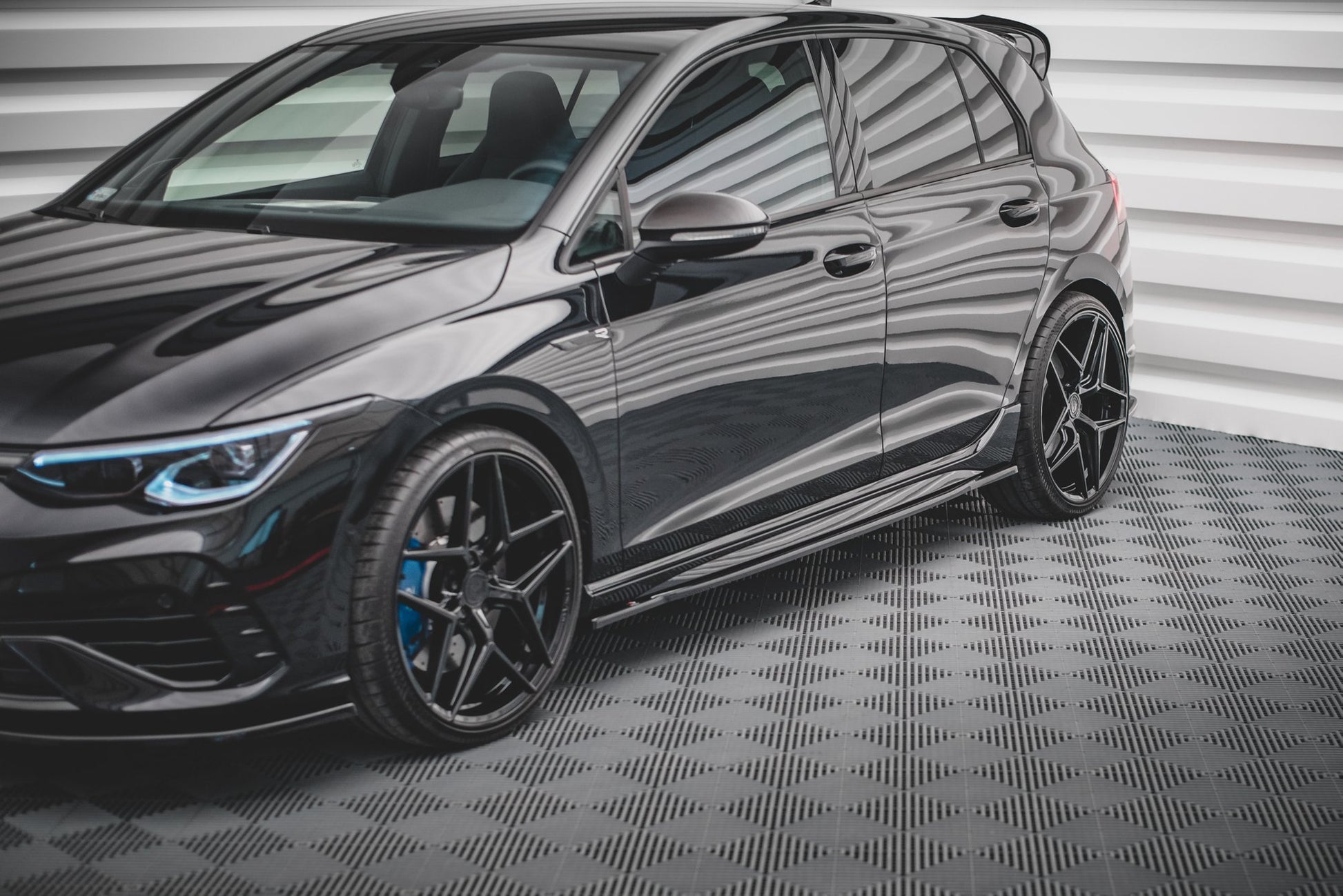 Seitenschweller Ansatz für V.1 für VW Golf R Mk8 Facelift schwarz Hochglanz