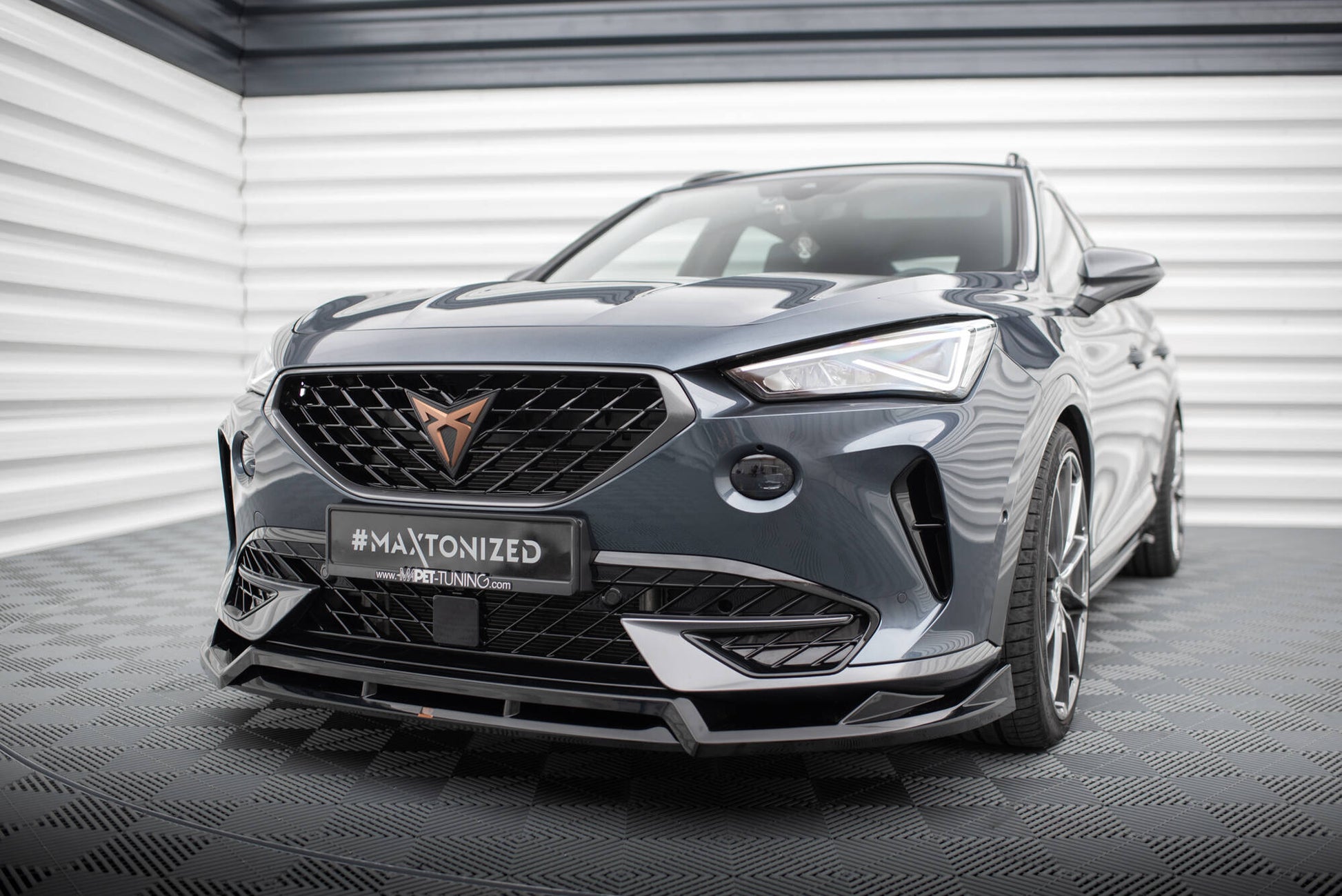 Front Ansatz V.4 für Cupra Formentor Mk1 schwarz Hochglanz