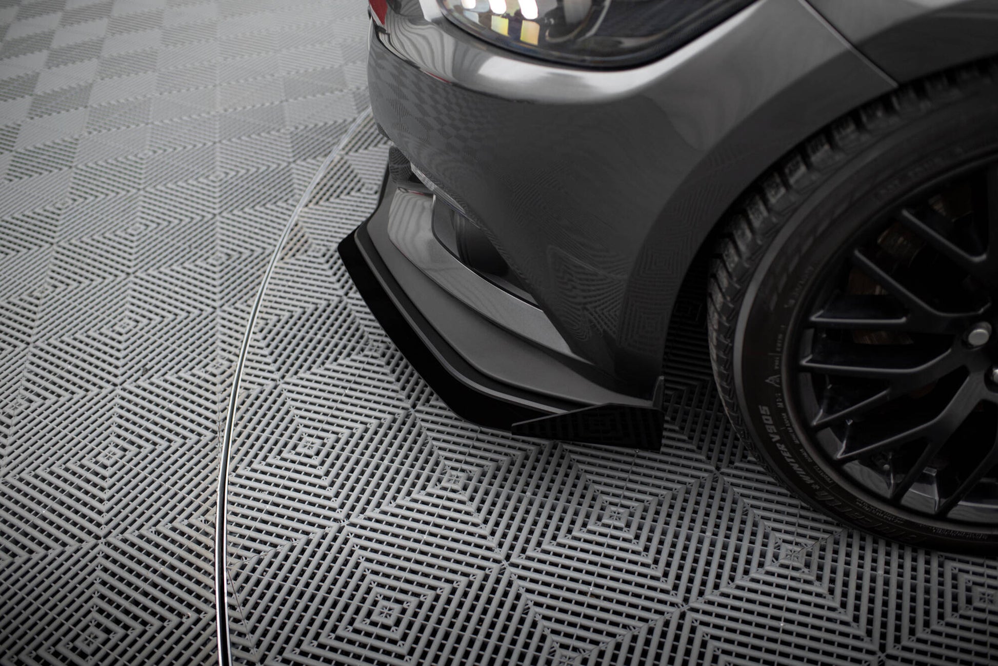 Street Pro Front Ansatz + Flaps für Ford Mustang GT Mk6  schwarz Hochglanz