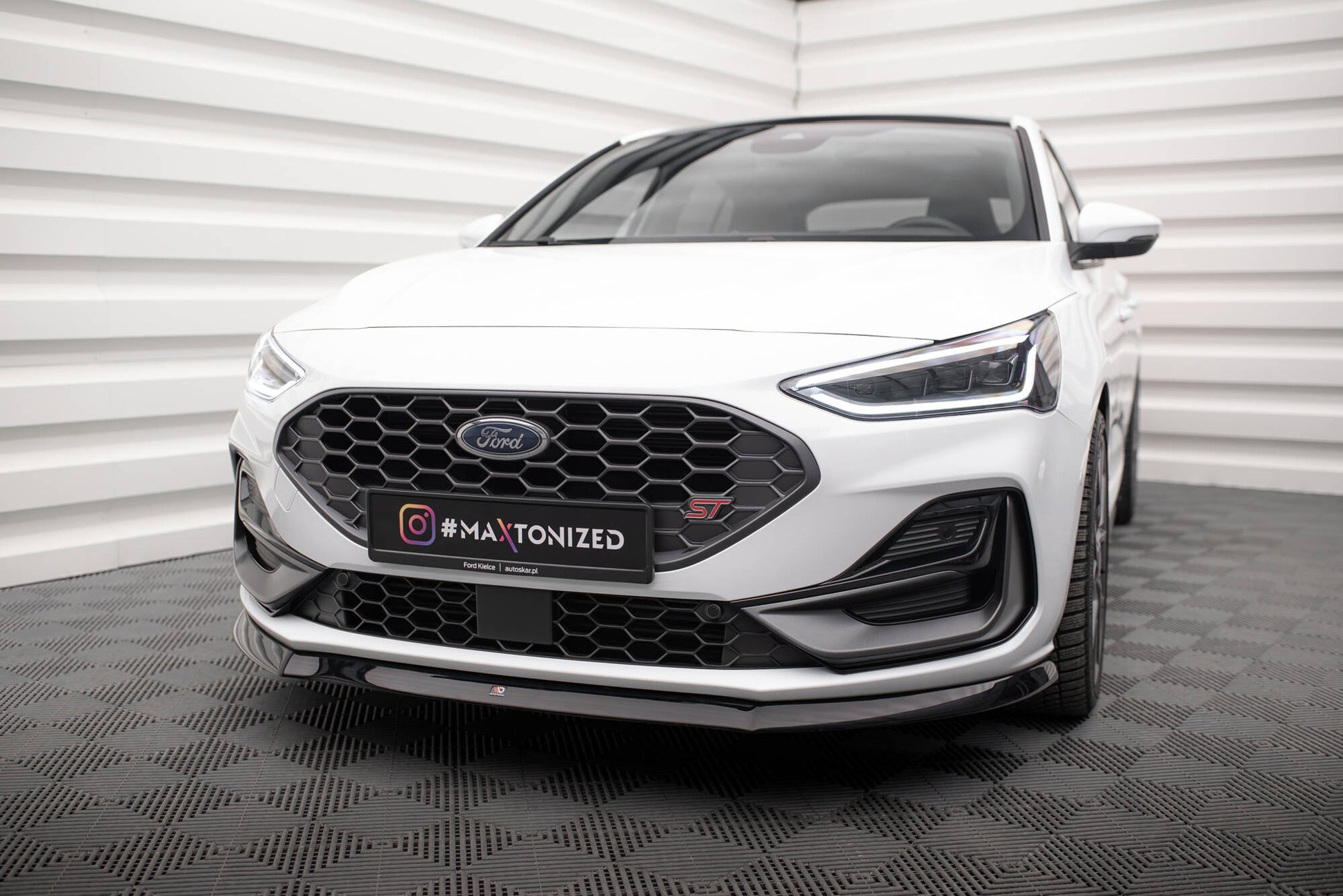 Front Ansatz V.8 für Ford Focus ST / ST-Line Mk4 Facelift schwarz Hochglanz