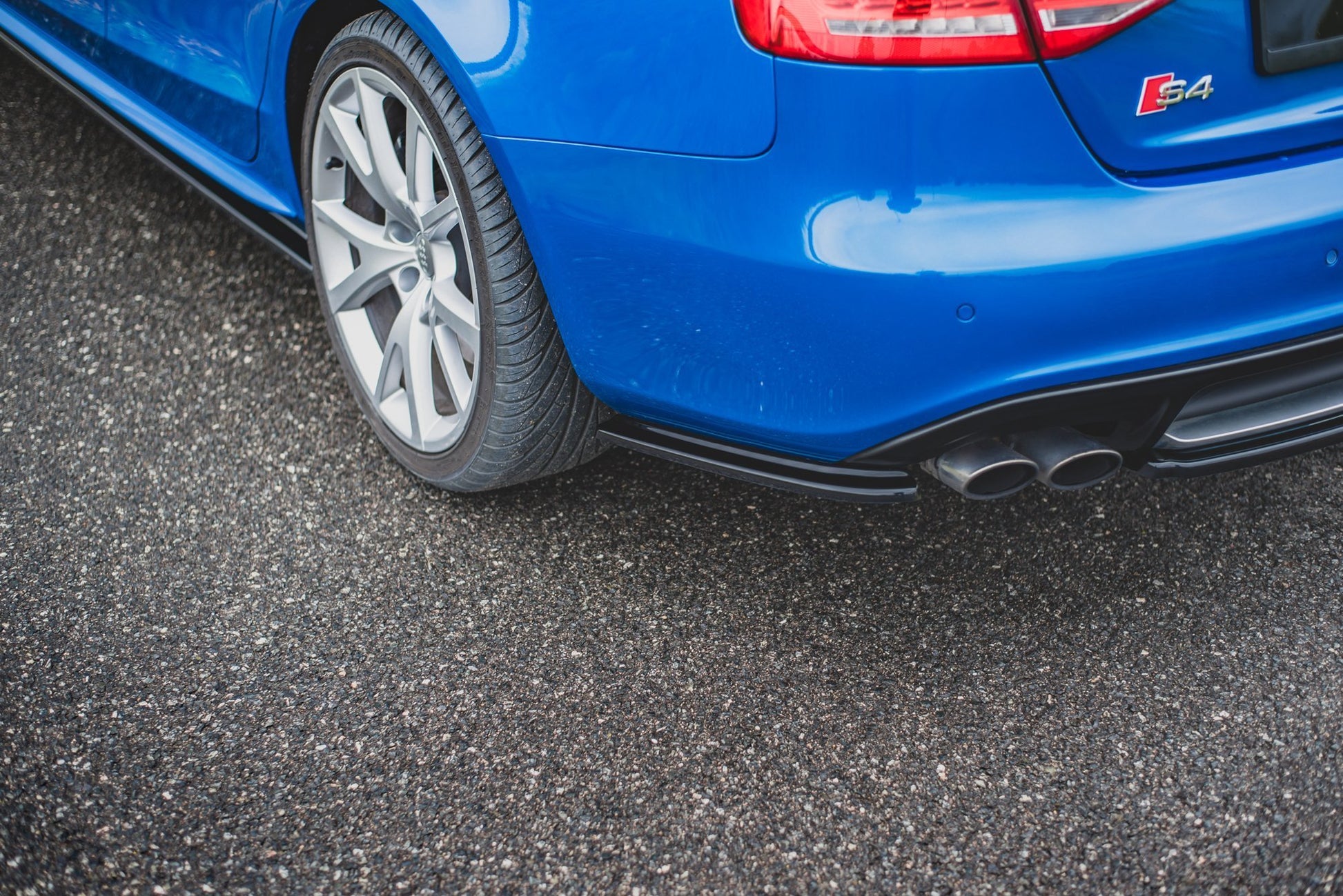 Heck Ansatz Flaps Diffusor für Audi S4 / A4 S-Line B8 Limousine schwarz Hochglanz