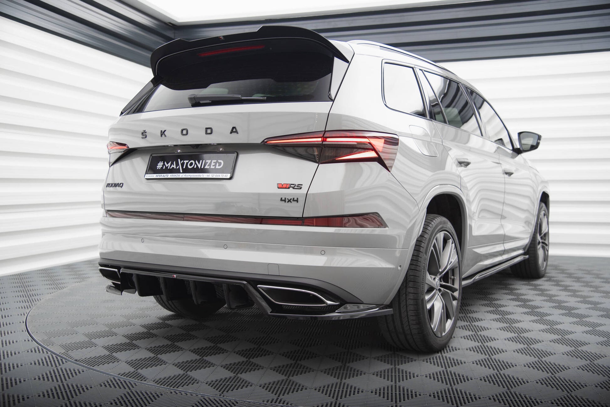 Mittlerer Cup Diffusor DTM Look Heck Ansatz für Skoda Kodiaq RS Mk1 / Mk1 Facelift schwarz Hochglanz