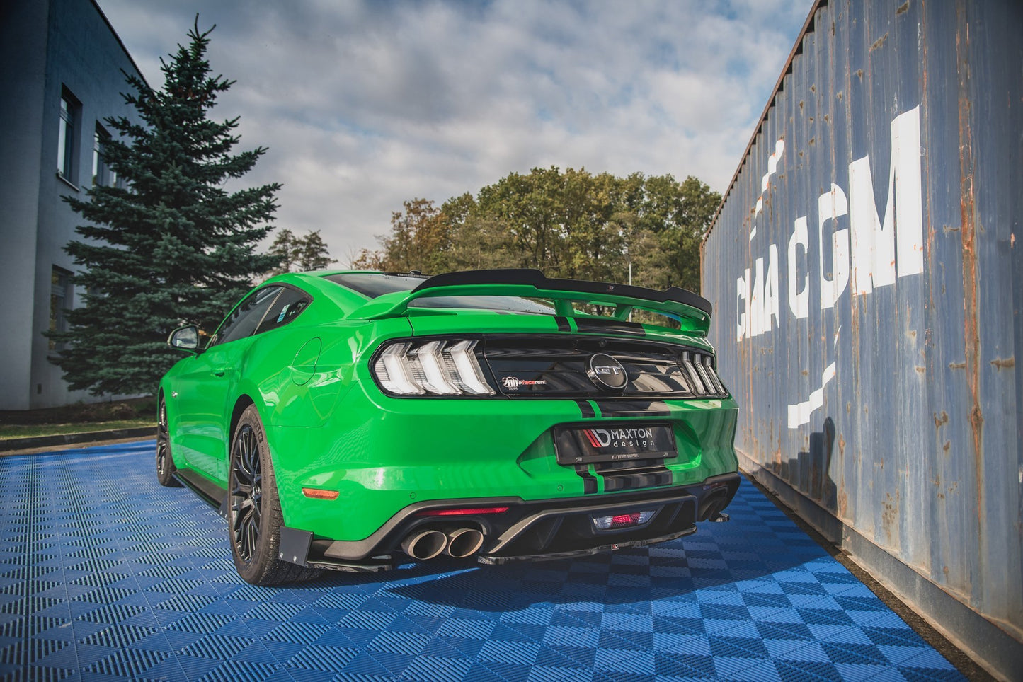 Heckansatz Ford Mustang GT Mk6 Facelift schwarz Hochglanz